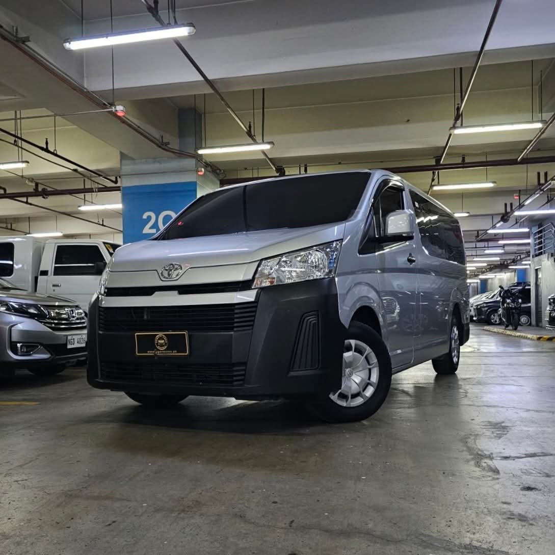 
								2024 Toyota Hiace Commuter Deluxe 2.8L DSL MT full									