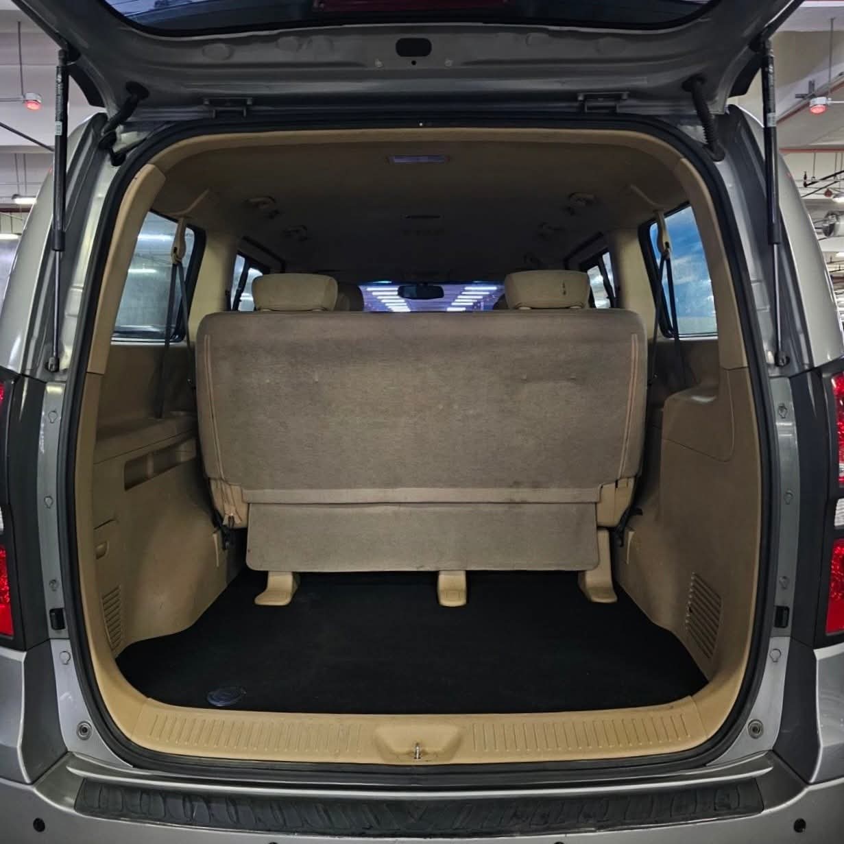 
								2016 Hyundai Grand Starex 2.5L DSL AT full									