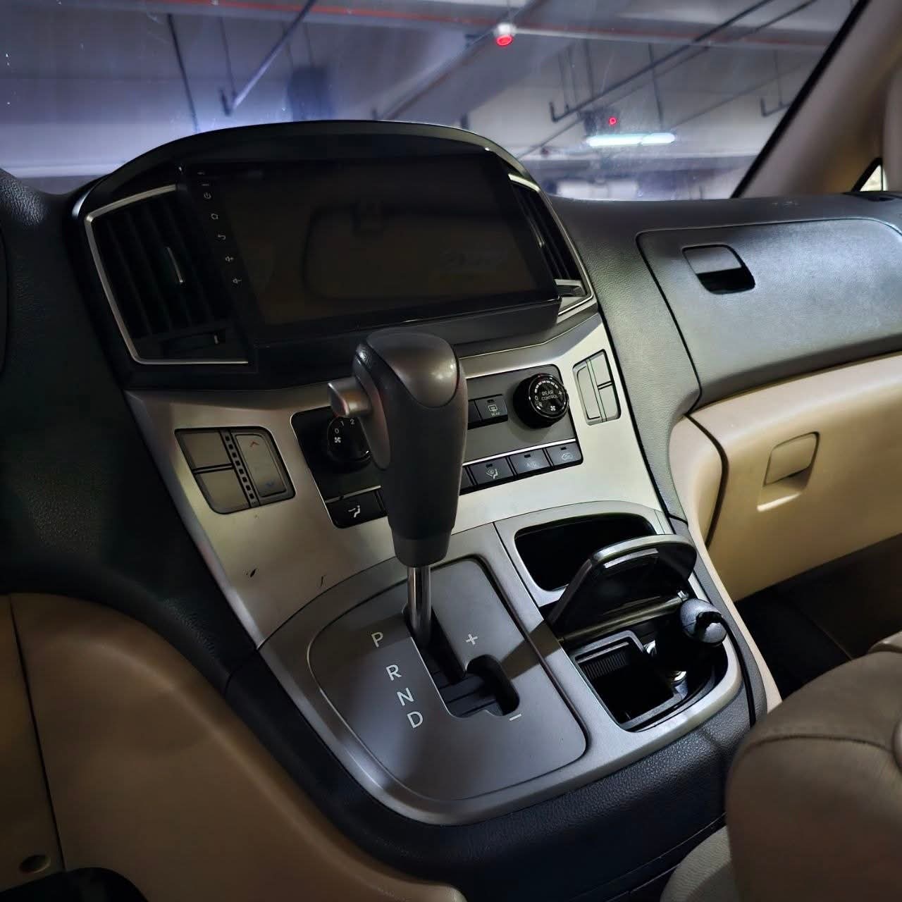 
								2016 Hyundai Grand Starex 2.5L DSL AT full									