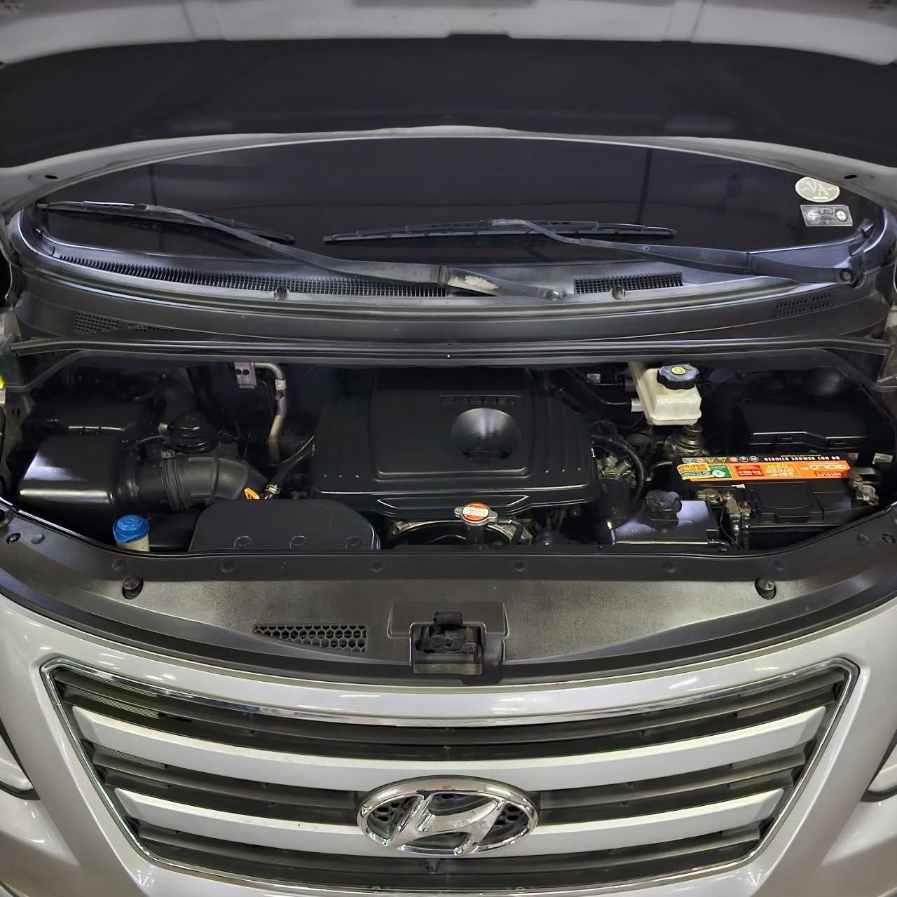 
								2016 Hyundai Grand Starex 2.5L DSL AT full									