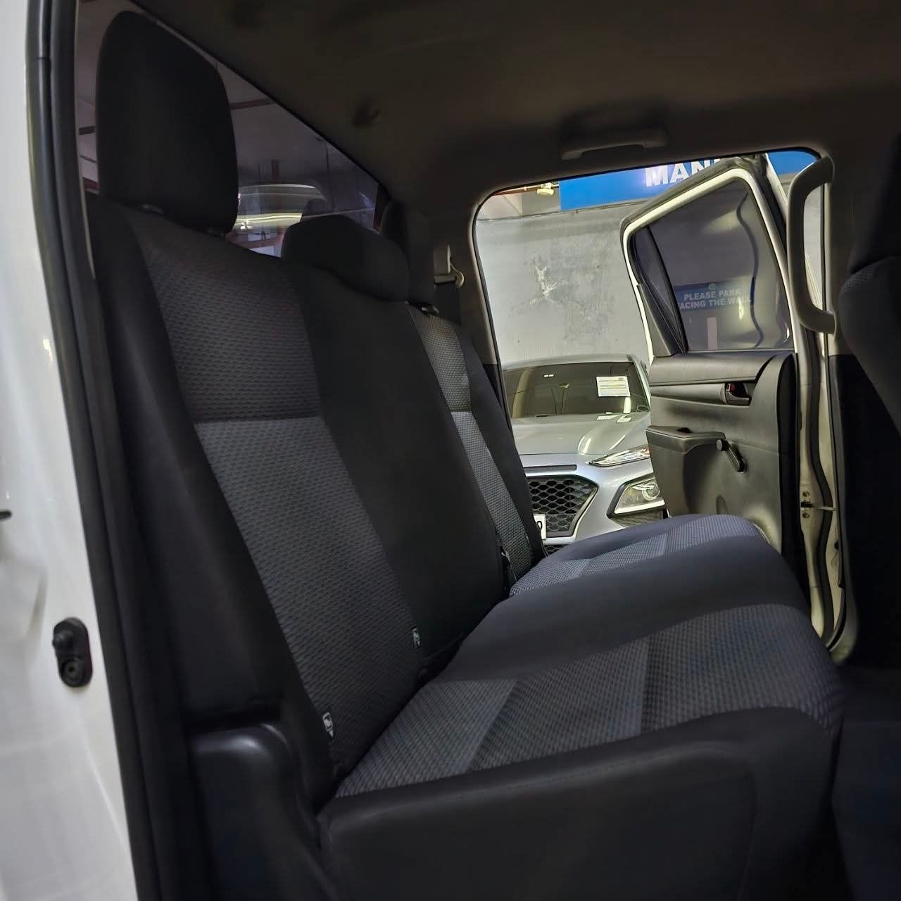 
								2022 Toyota Hilux 2.4L J 4X2 DSL MT full									