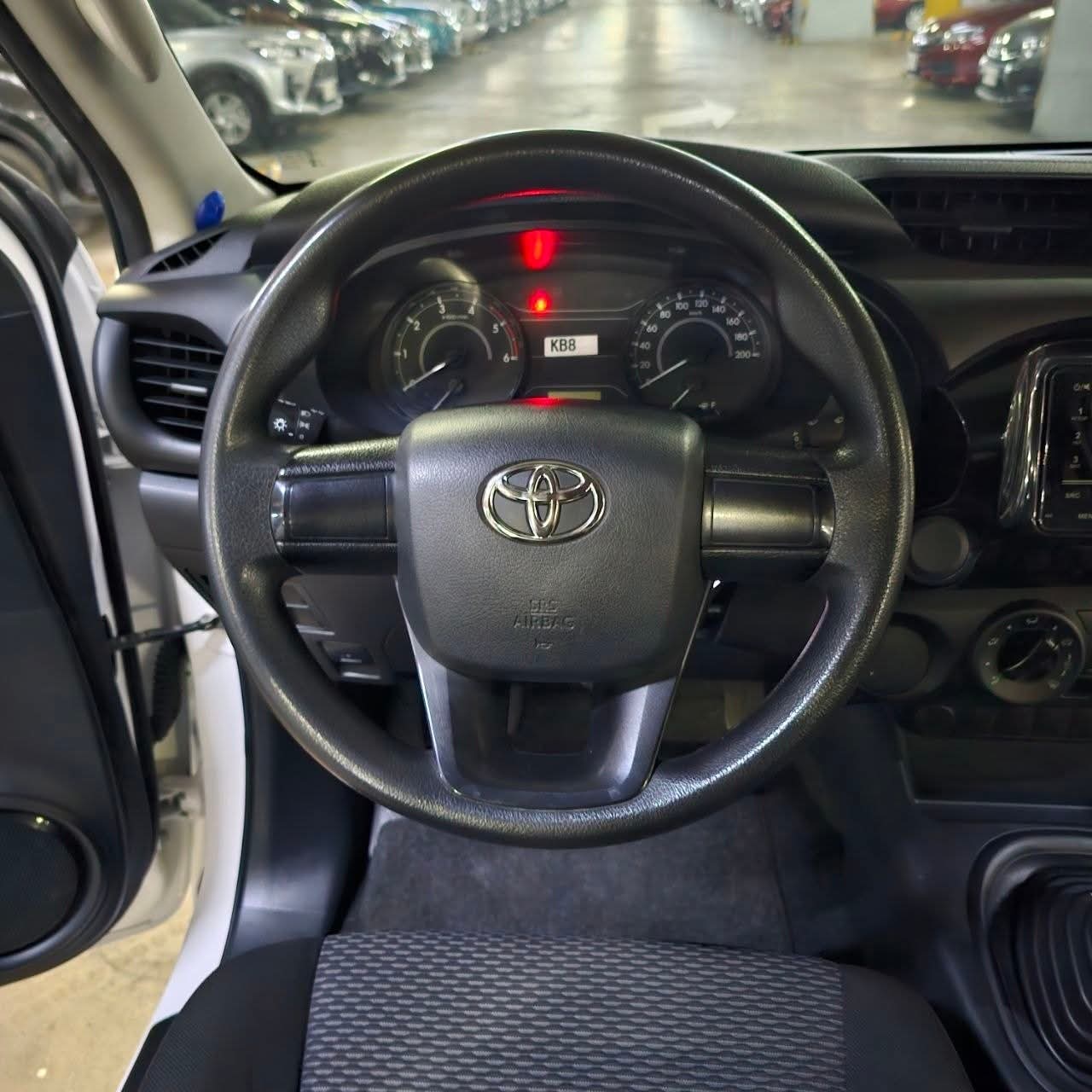 
								2022 Toyota Hilux 2.4L J 4X2 DSL MT full									