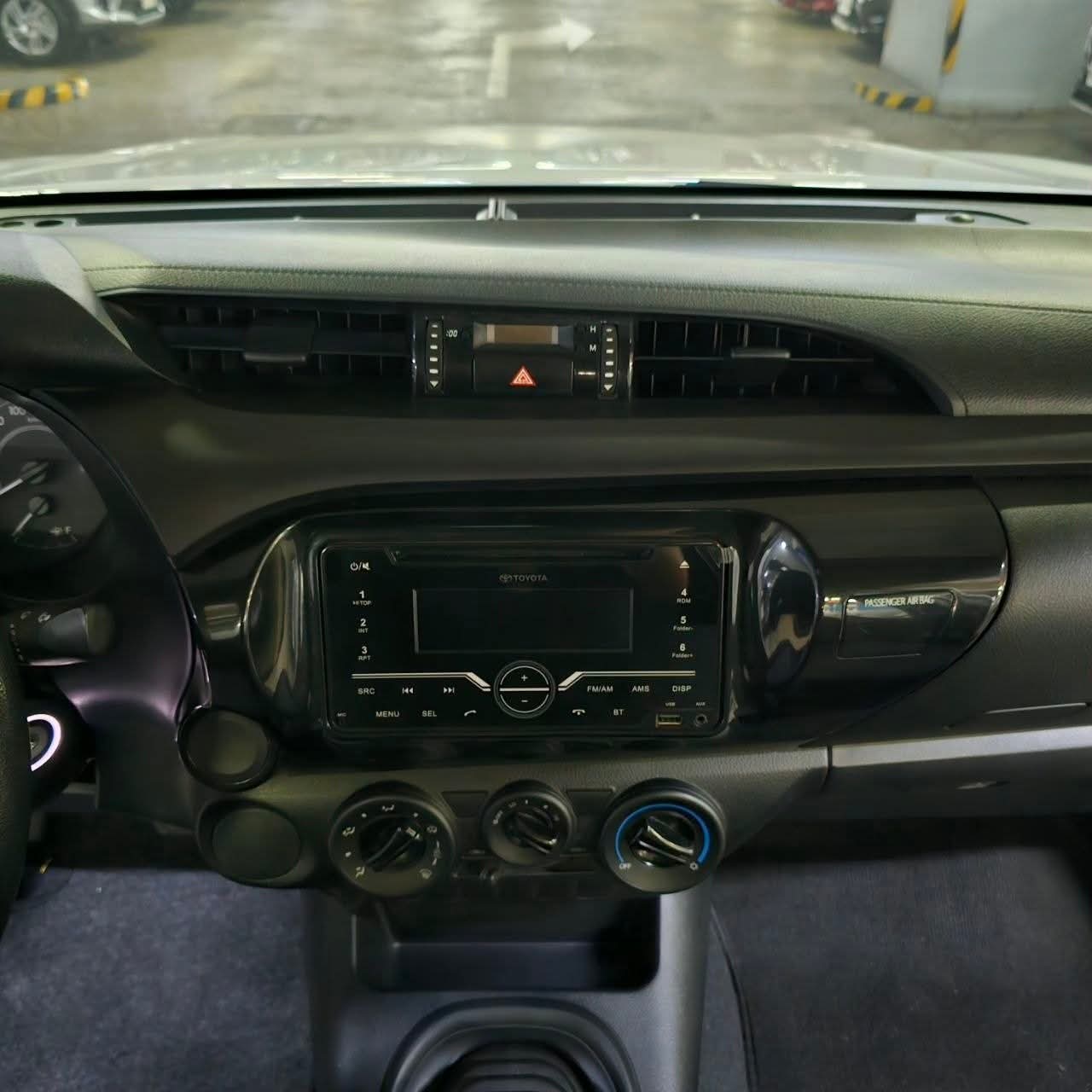 
								2022 Toyota Hilux 2.4L J 4X2 DSL MT full									