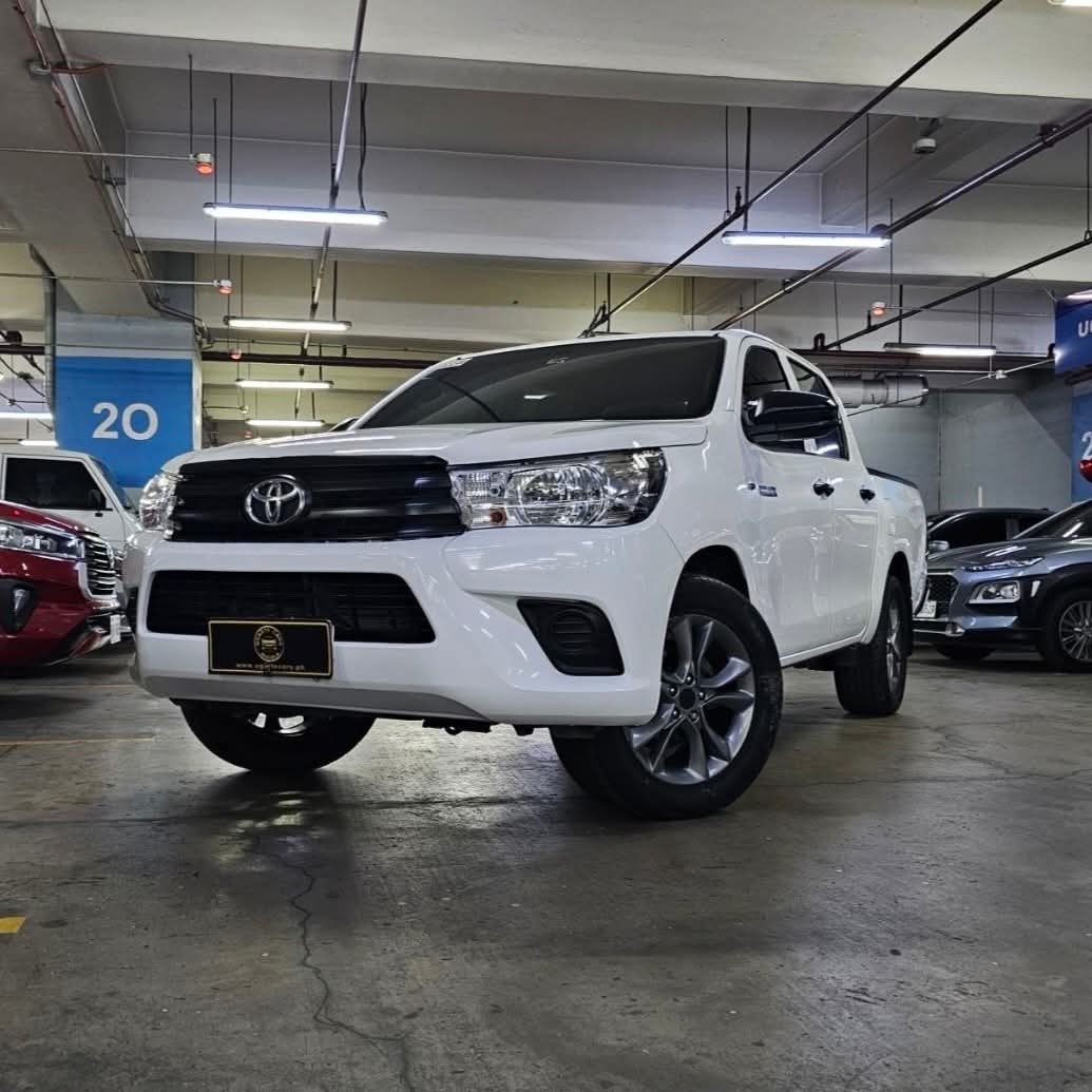 
								2022 Toyota Hilux 2.4L J 4X2 DSL MT full									