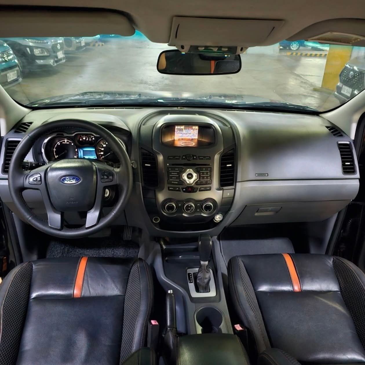 
								2015 Ford Ranger Wildtrak 2.2L 4X2 DSL AT full									