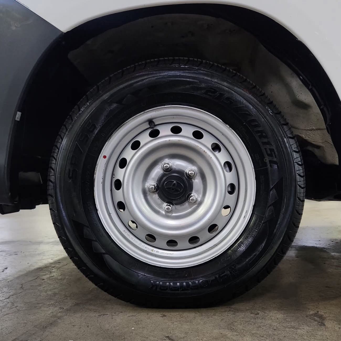 2021 Toyota Hilux 2.4L 4X2 FX DSL MT