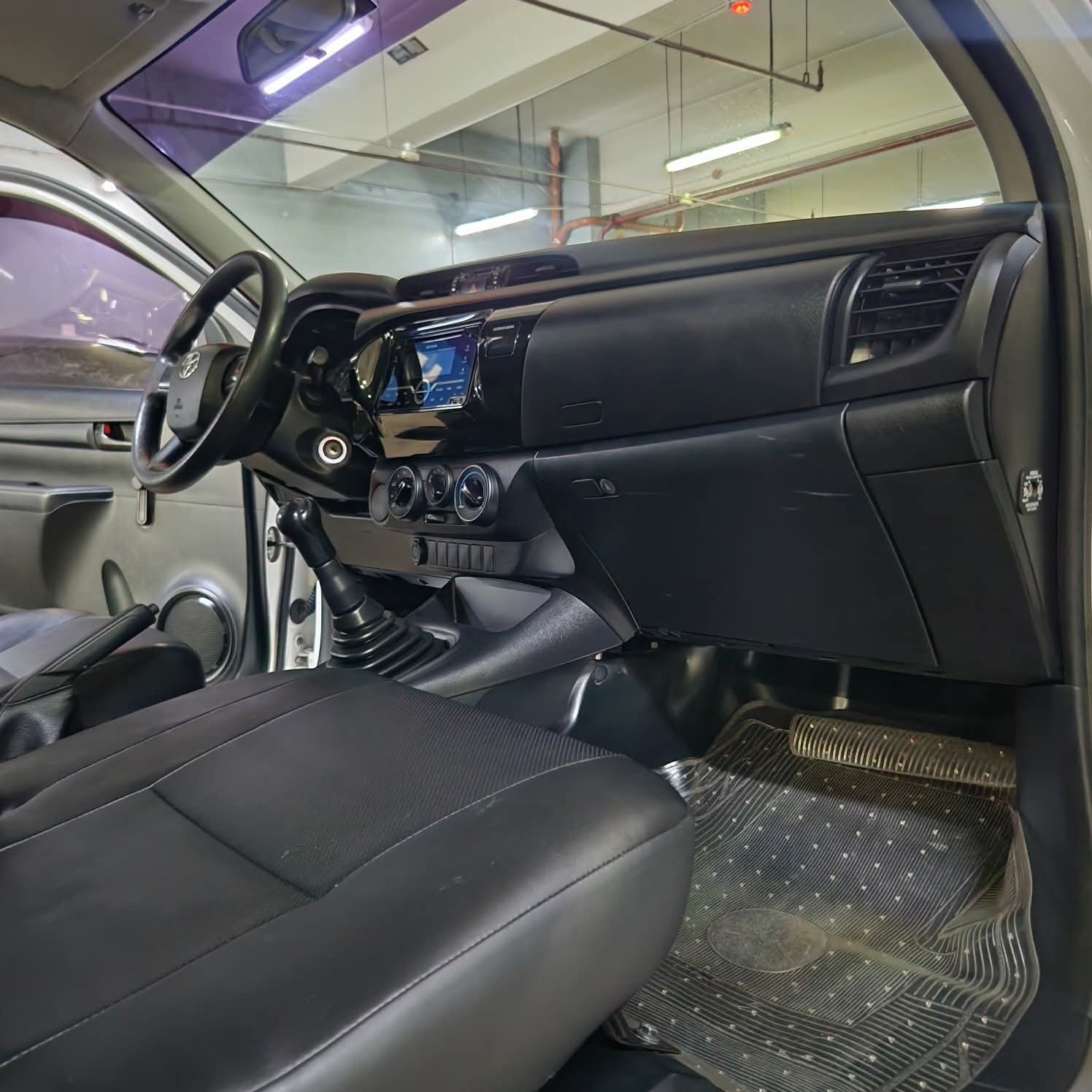 
								2021 Toyota Hilux 2.4L 4X2 FX DSL MT full									