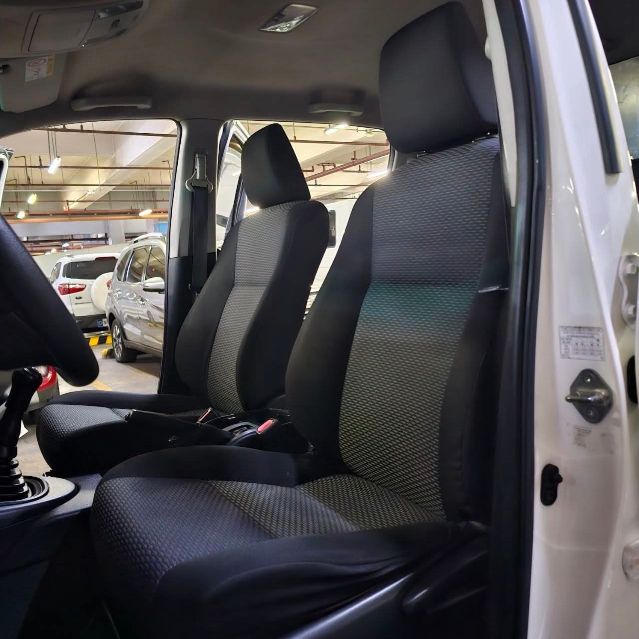 
								2019 Toyota Hilux J 2.4L DSL MT full									