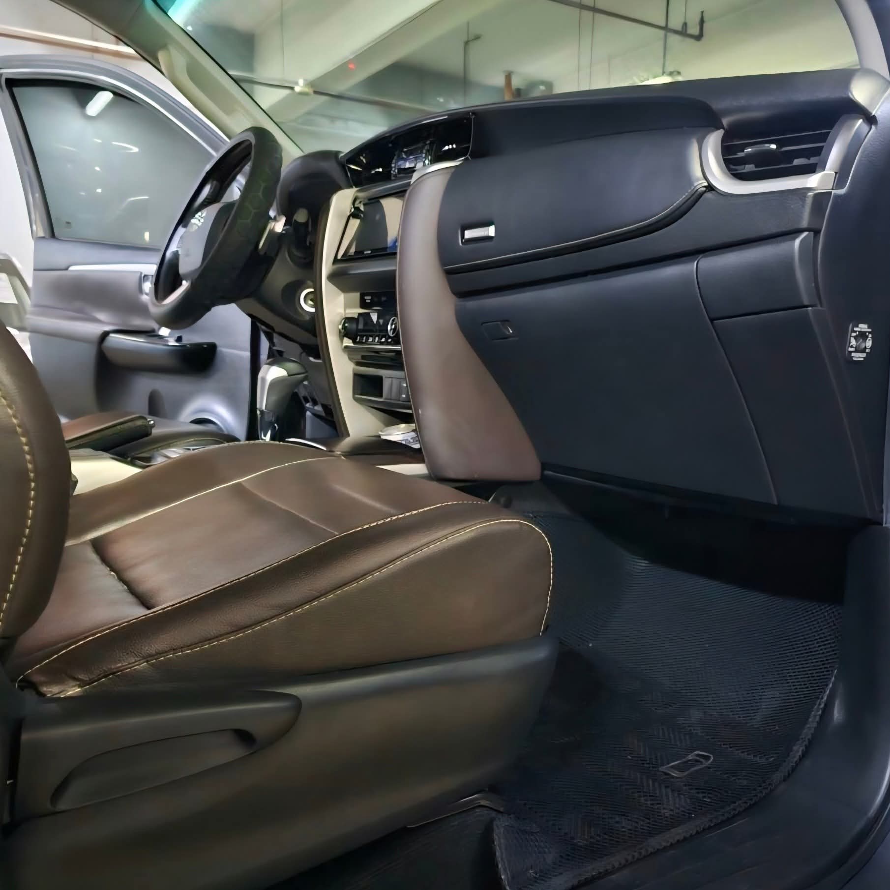 
								2019 Toyota Fortuner G 2.4l 4X2 DSL AT full									