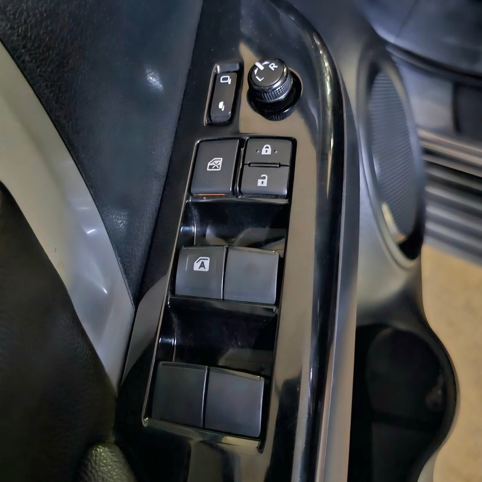 
								2019 Toyota Fortuner G 2.4l 4X2 DSL AT full									