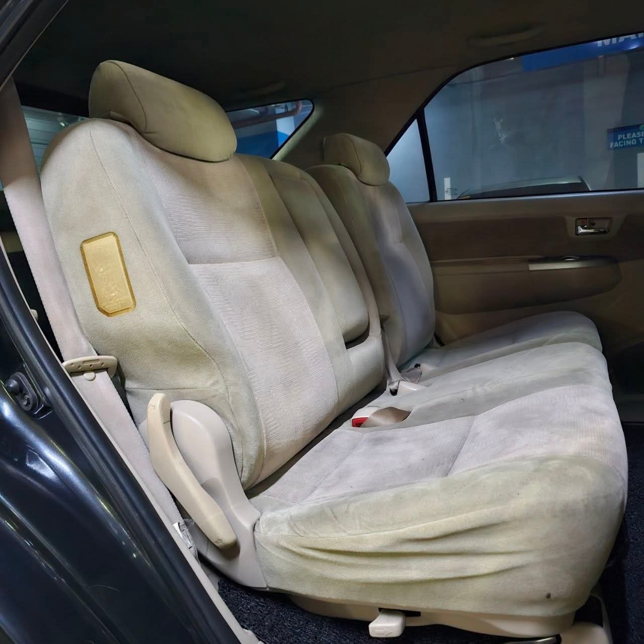 
								2006 Toyota Fortuner G 2.5L DSL 4X2 DSL AT full									