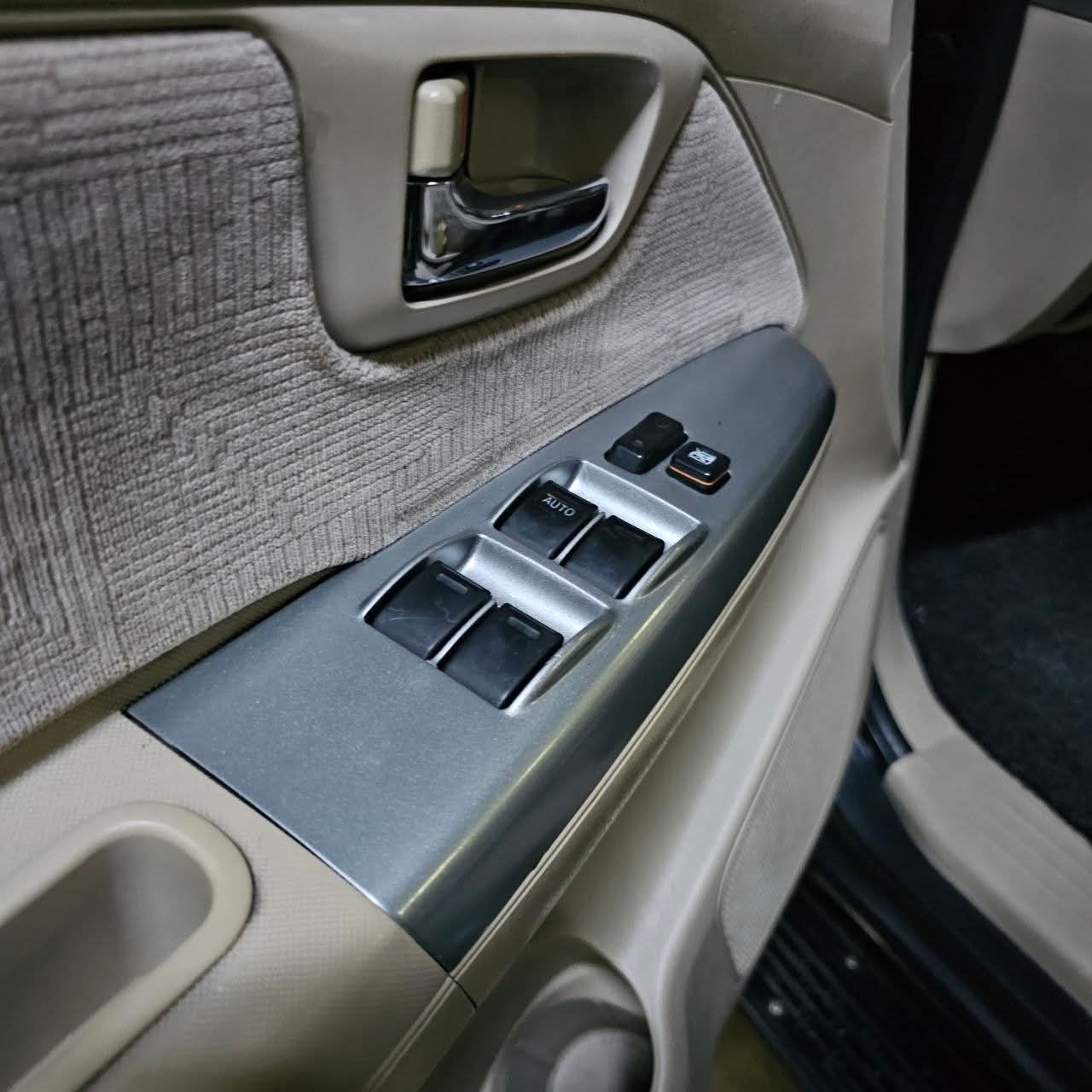 
								2006 Toyota Fortuner G 2.5L DSL 4X2 DSL AT full									