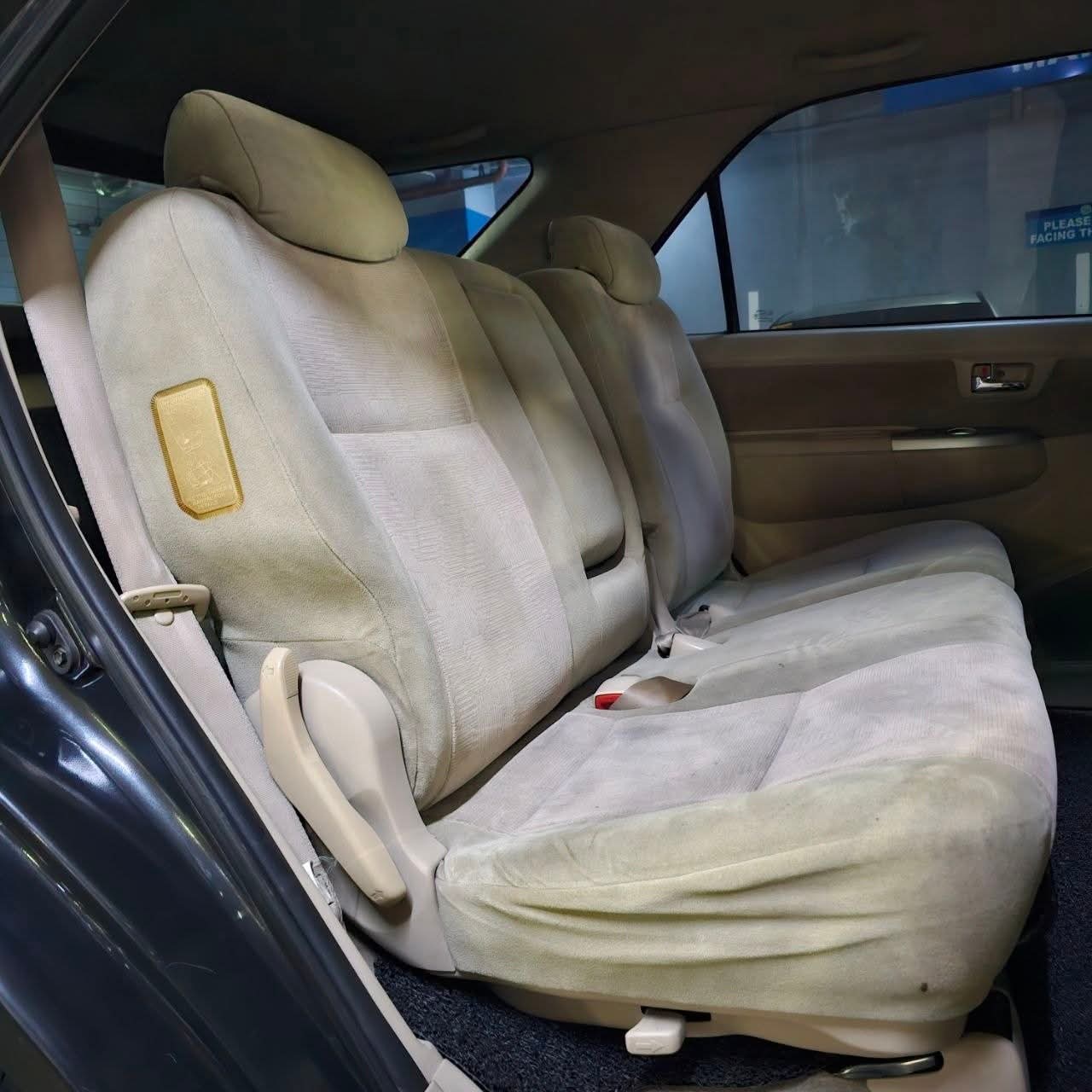 
								2006 Toyota Fortuner G 2.5L DSL 4X2 DSL AT full									