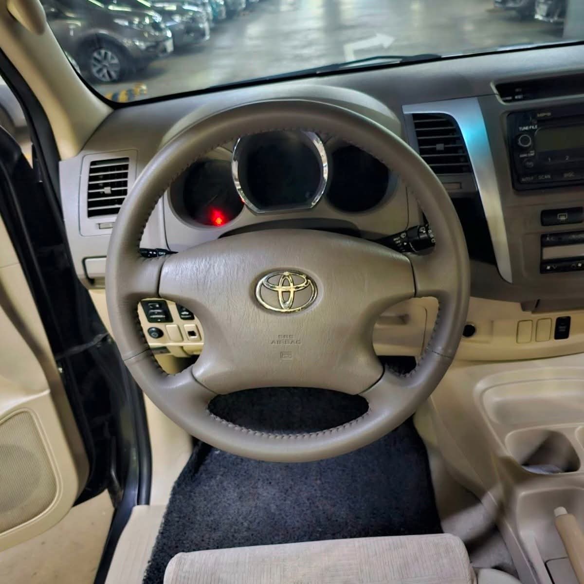 
								2006 Toyota Fortuner G 2.5L DSL 4X2 DSL AT full									