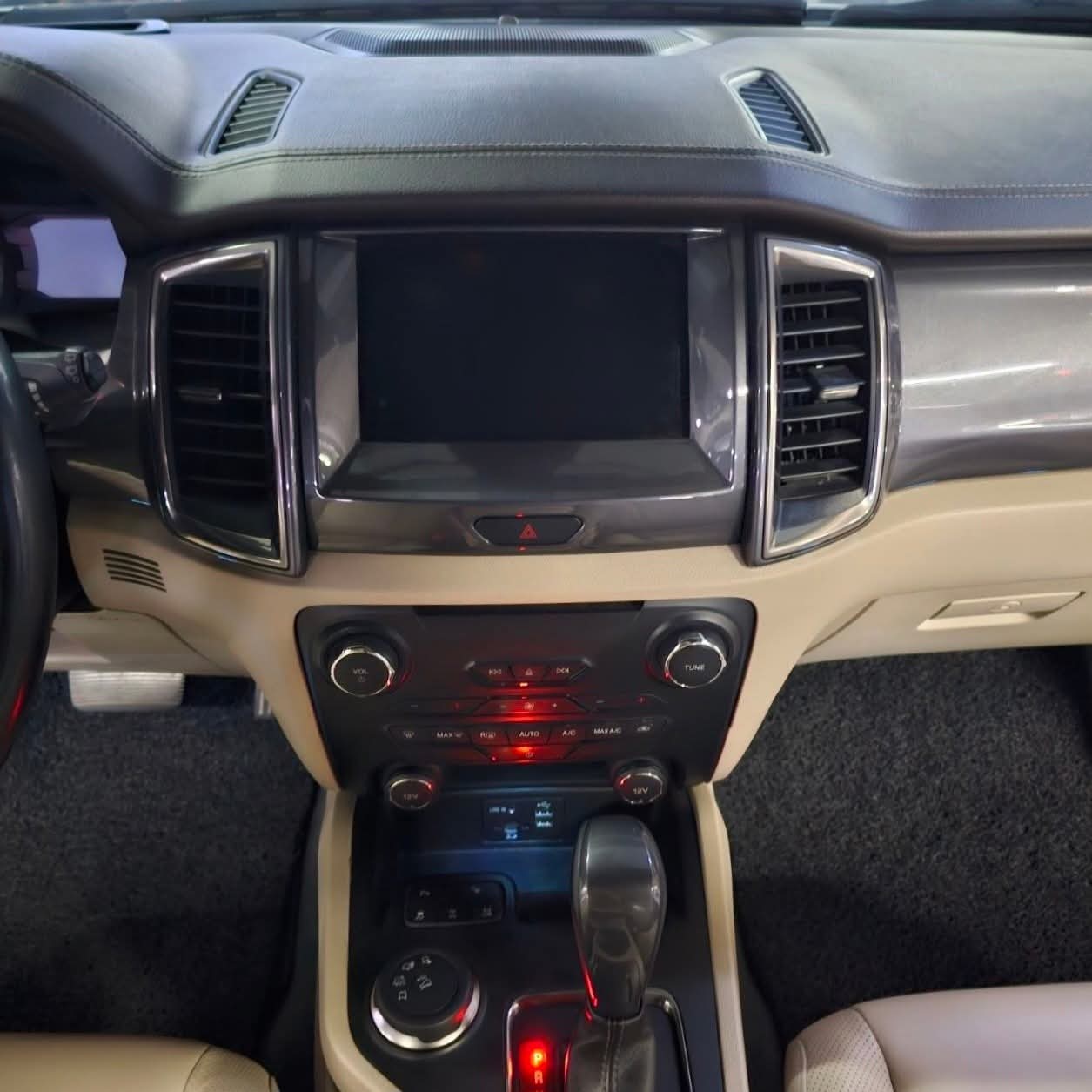 
								2016 Ford everest Titanium 4X4 3.2L DSL AT full									