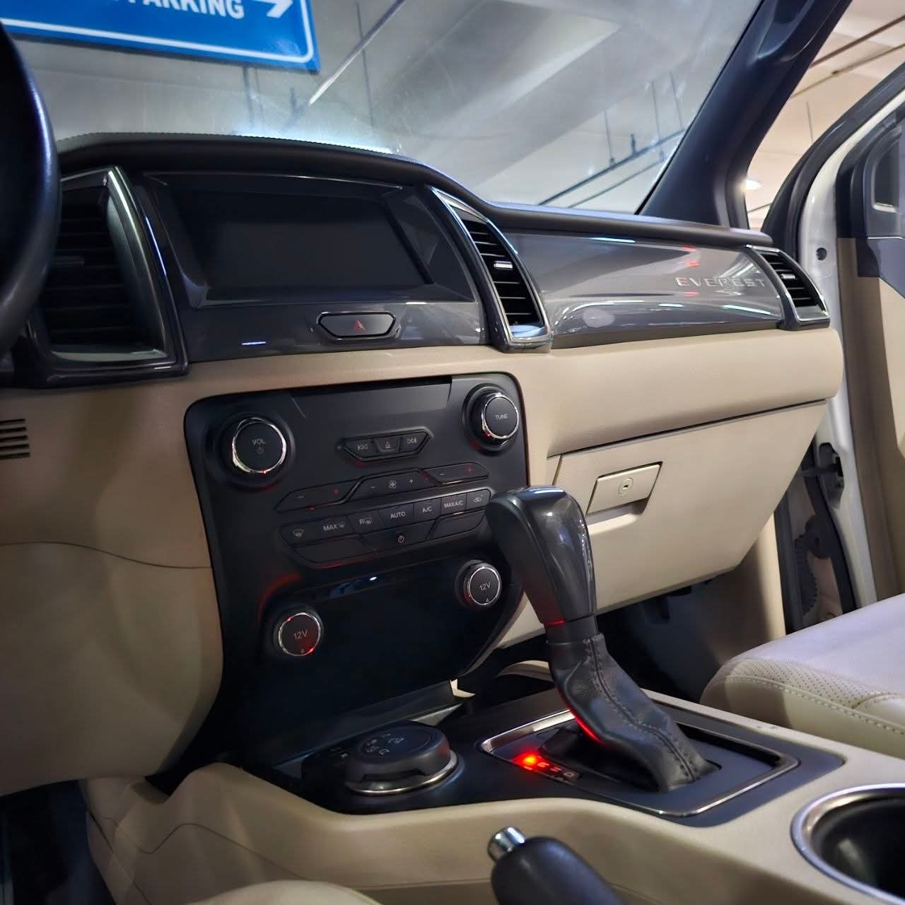 
								2016 Ford everest Titanium 4X4 3.2L DSL AT full									