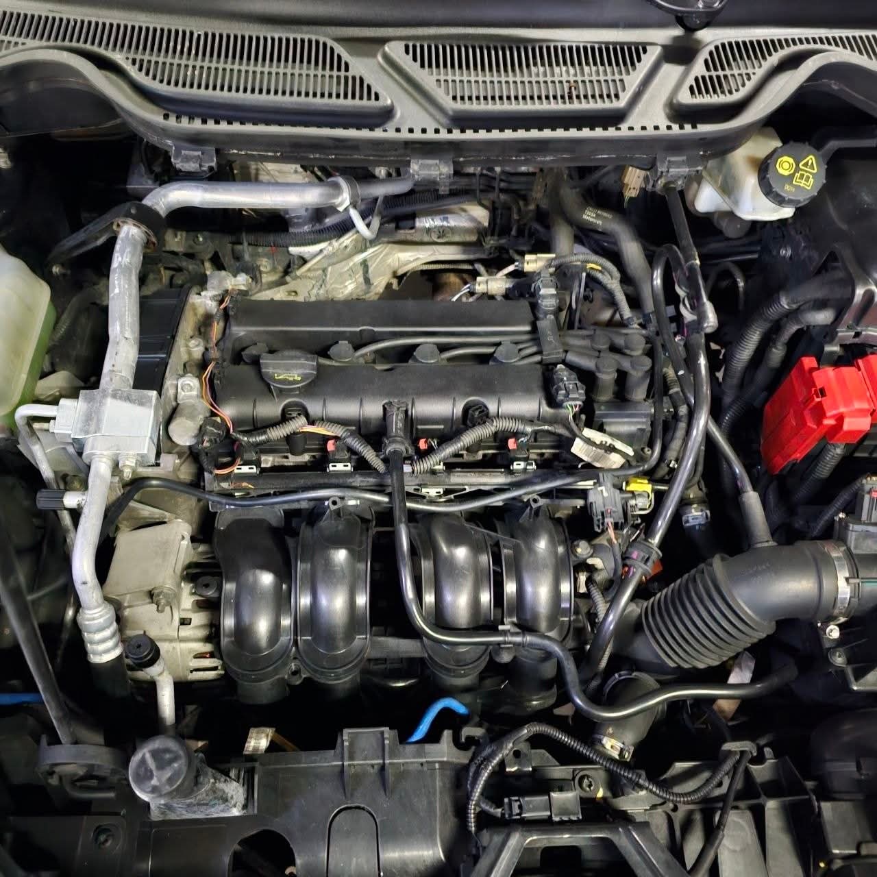 
								2016 Ford Ecosport Titanium 1.5L Gas AT full									