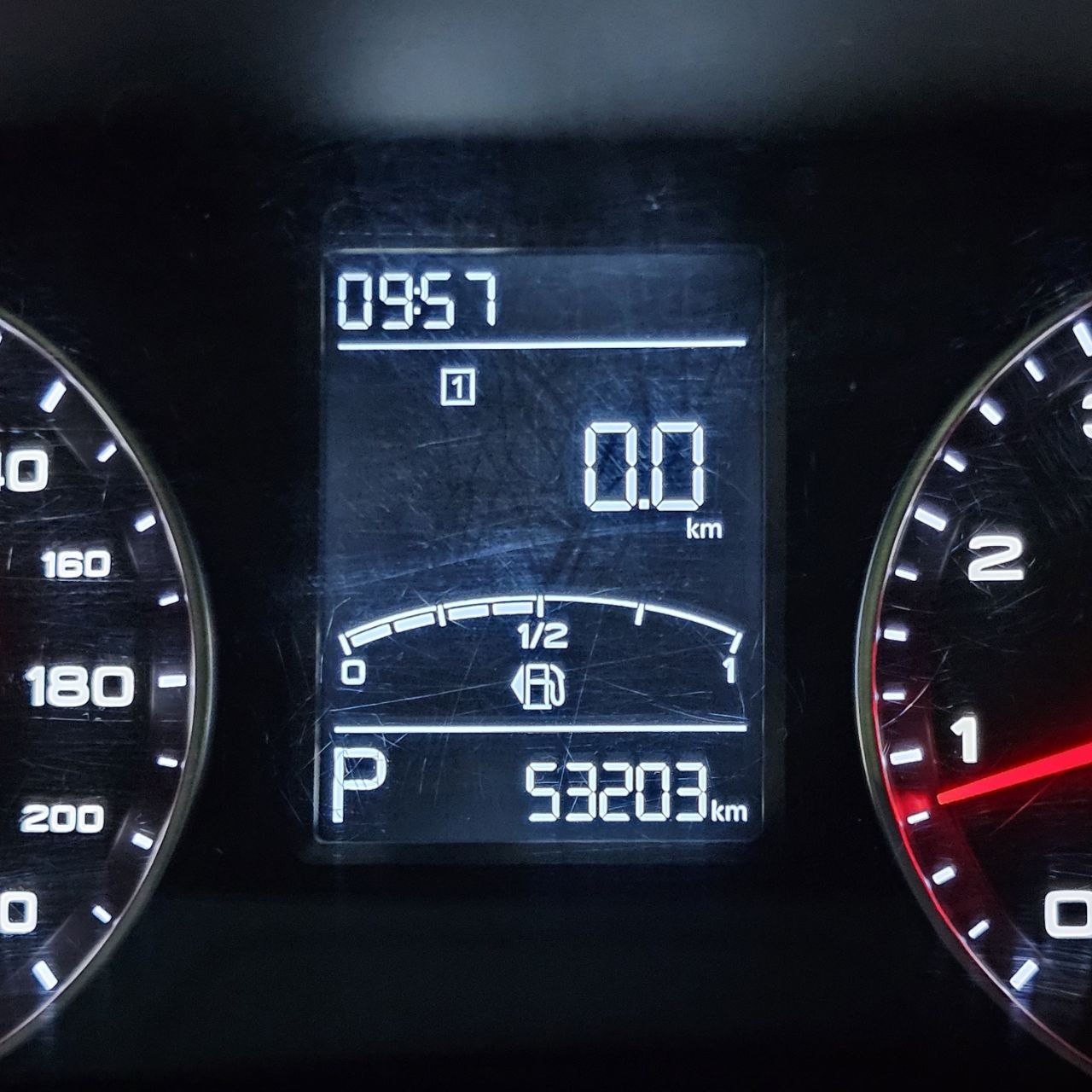 
								2023 MG 5 Core 1.5L AT full									