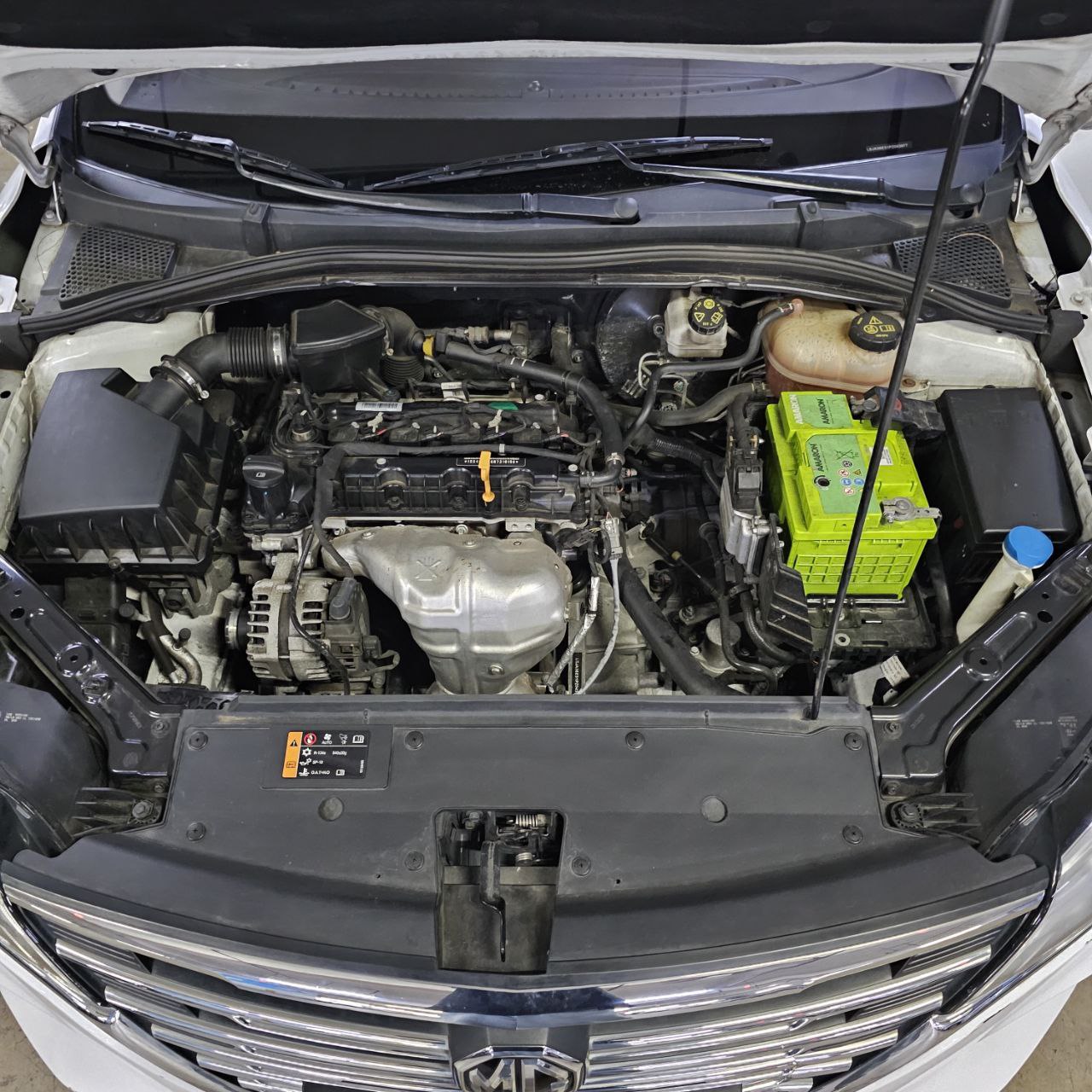 
								2023 MG 5 Core 1.5L AT full									