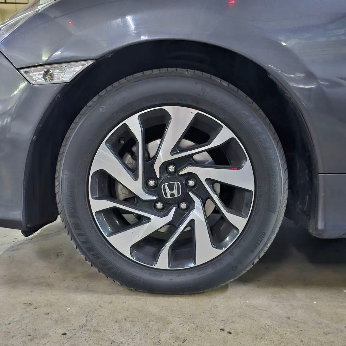 2018 Honda Civic 1.8L E CVT AT