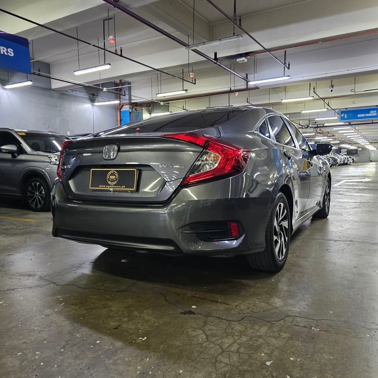 
								2018 Honda Civic 1.8L E CVT AT full									