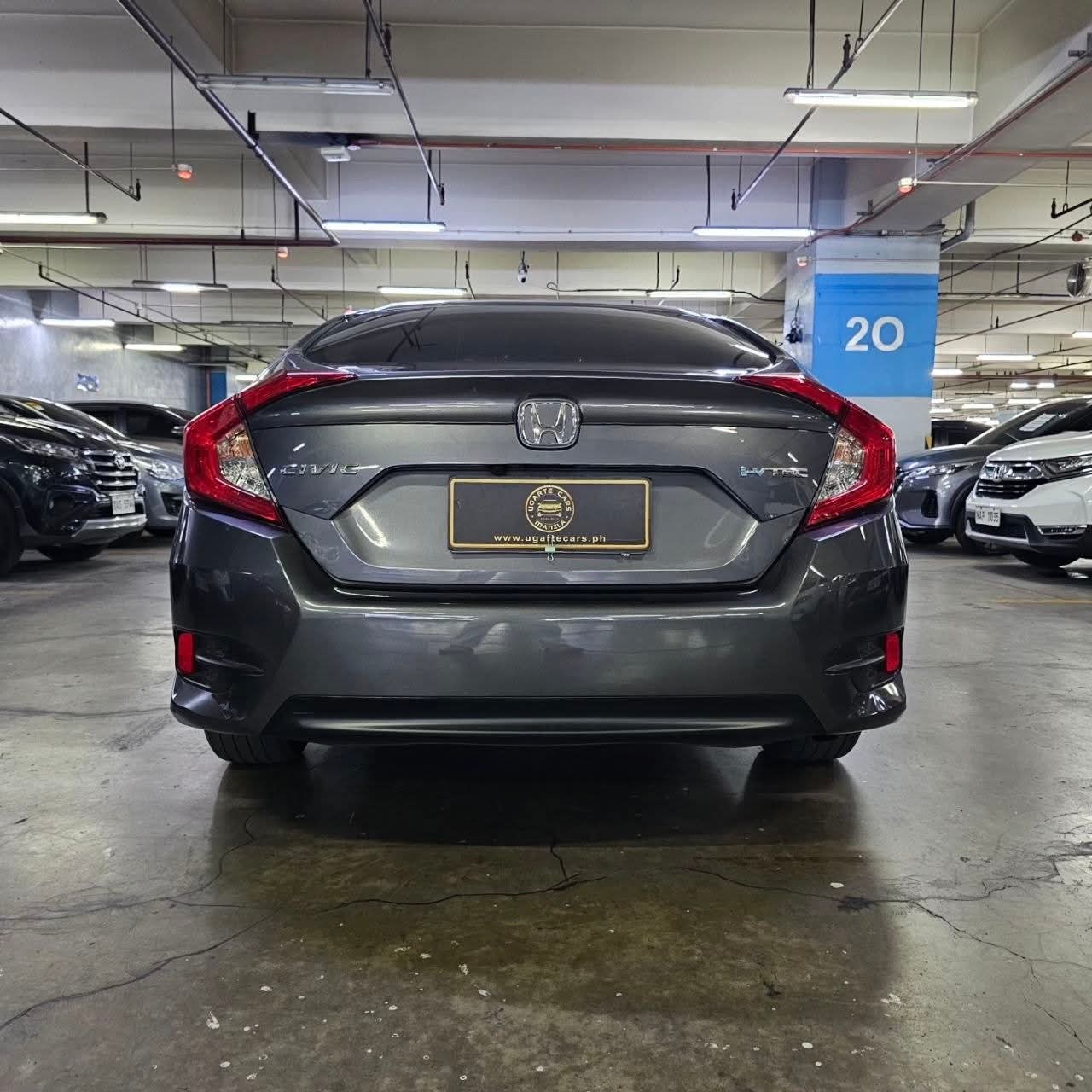 
								2018 Honda Civic 1.8L E CVT AT full									