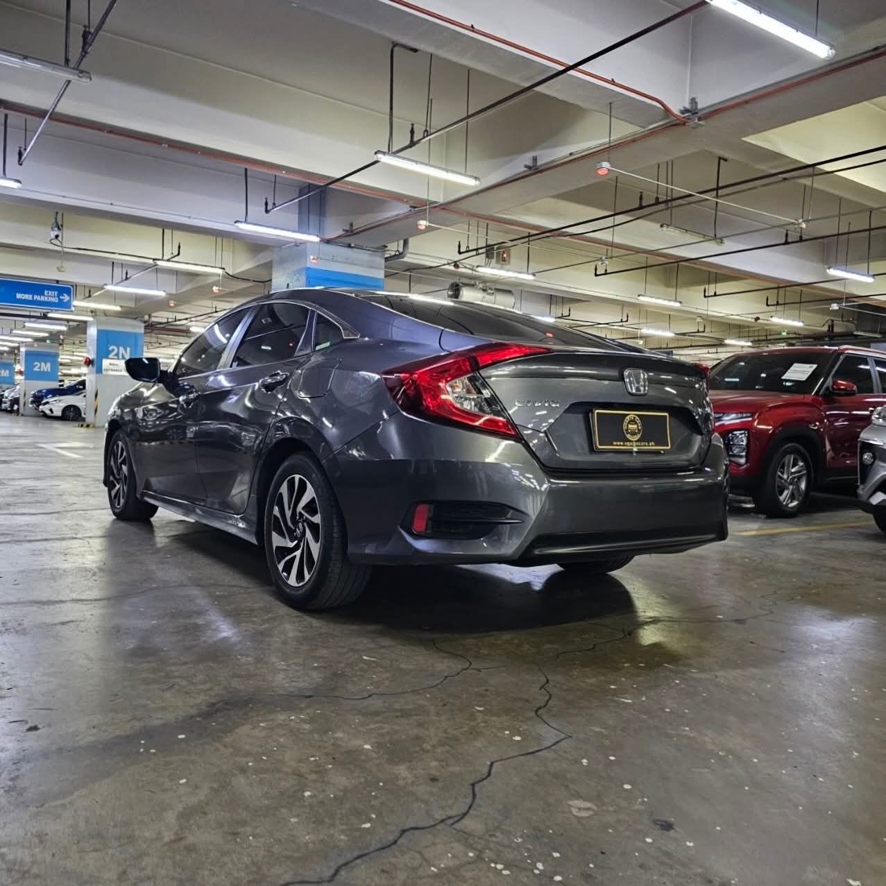 
								2018 Honda Civic 1.8L E CVT AT full									