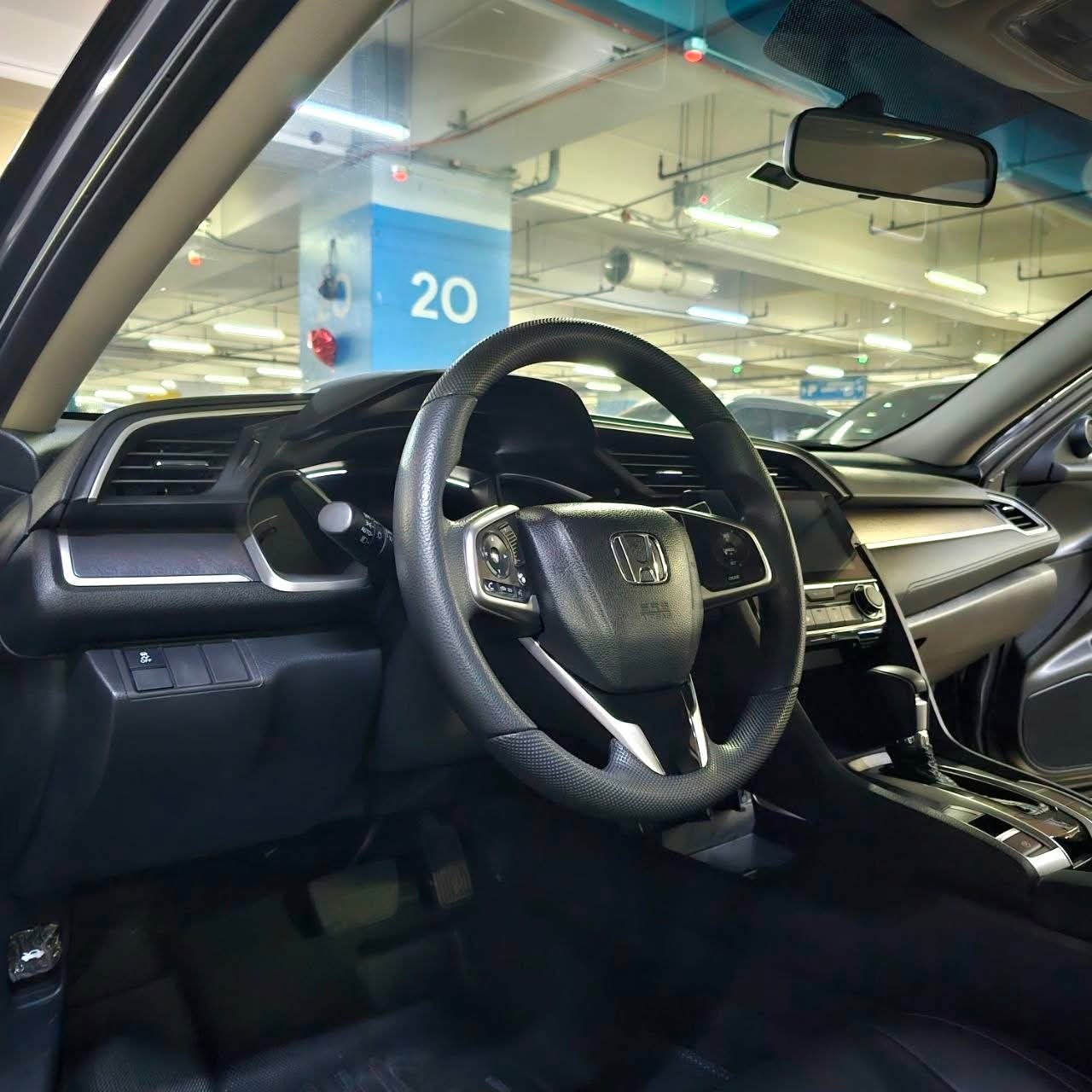 
								2018 Honda Civic 1.8L E CVT AT full									