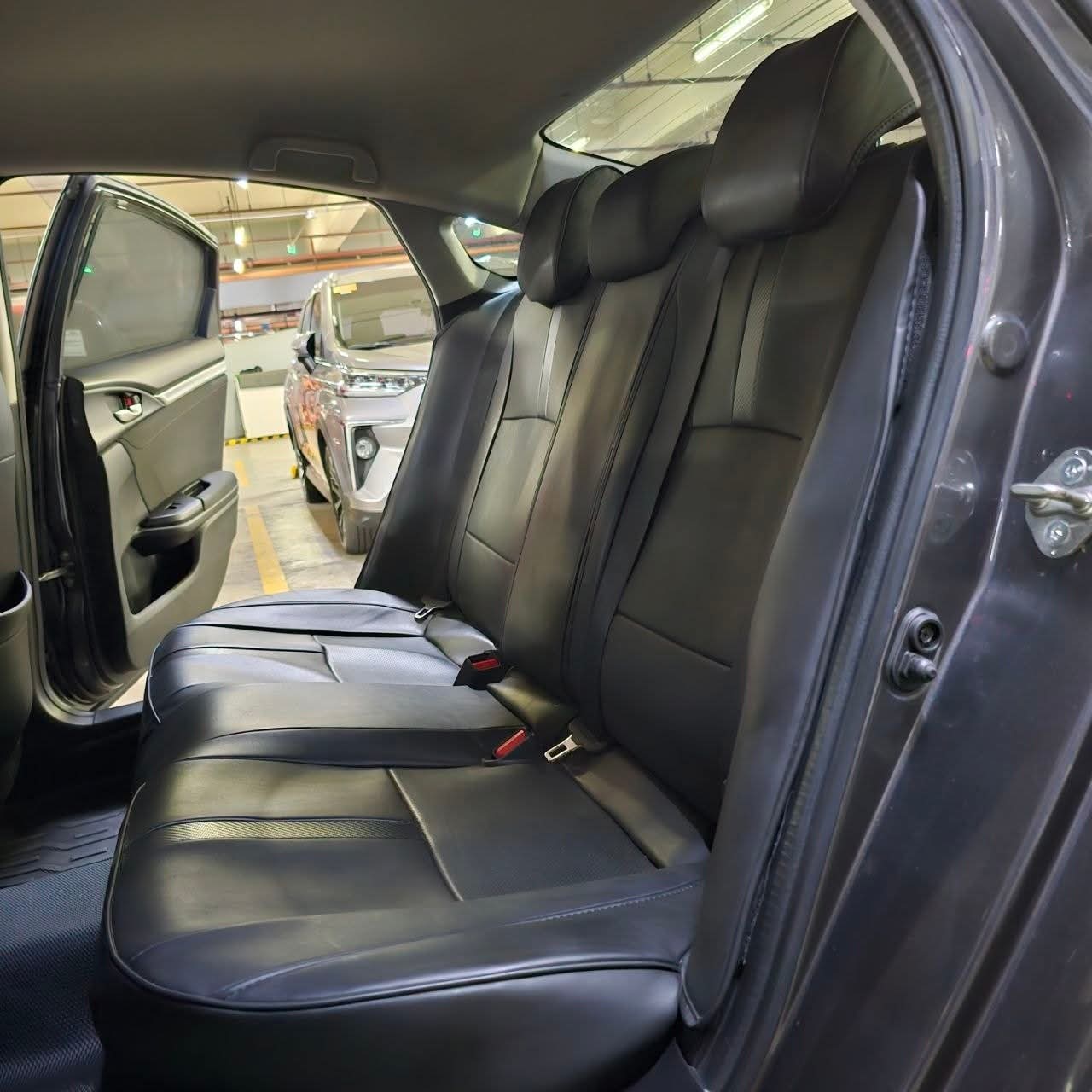 
								2018 Honda Civic 1.8L E CVT AT full									