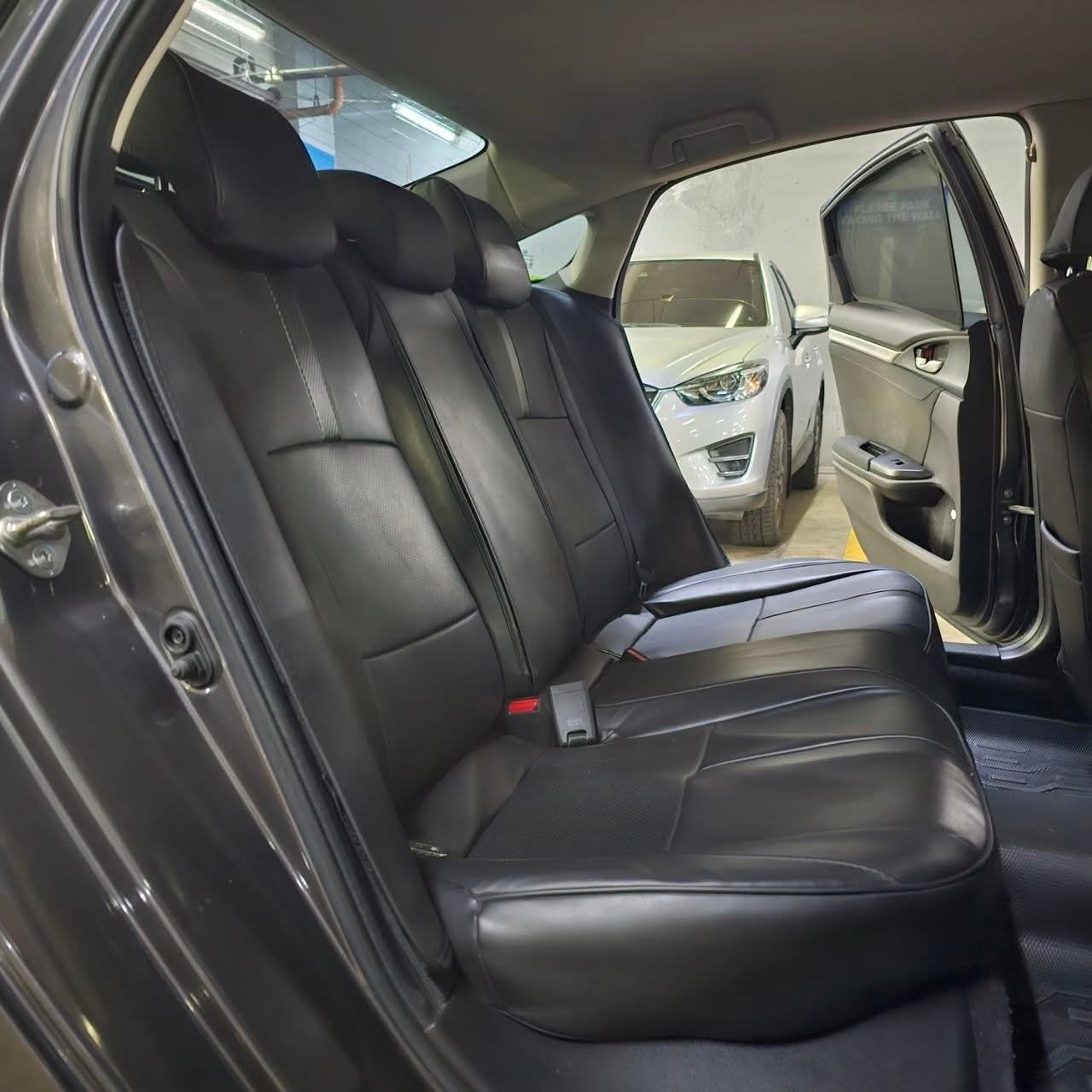 
								2018 Honda Civic 1.8L E CVT AT full									