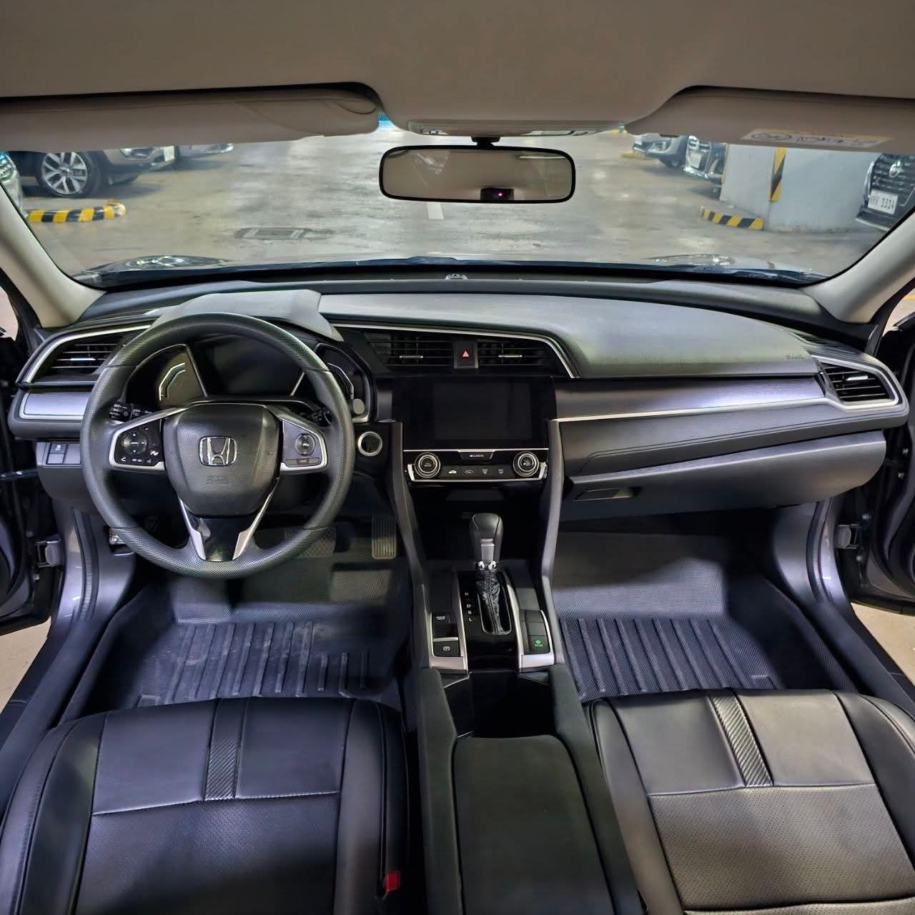 
								2018 Honda Civic 1.8L E CVT AT full									