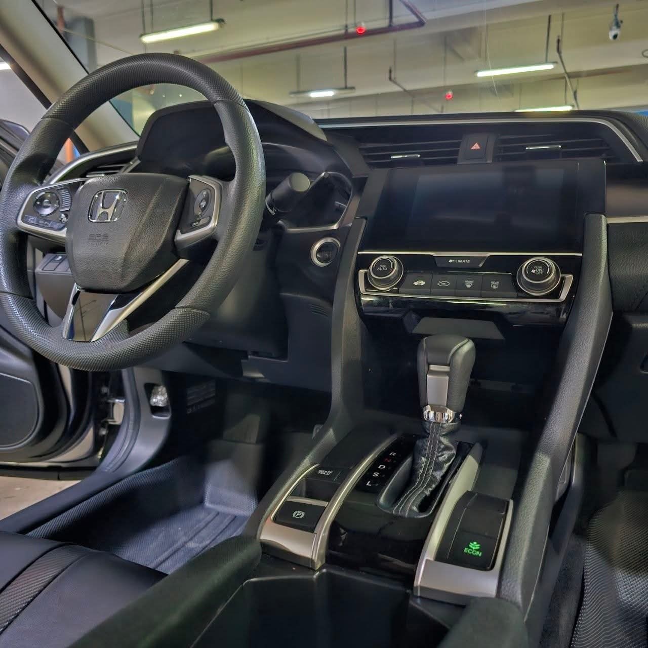 
								2018 Honda Civic 1.8L E CVT AT full									