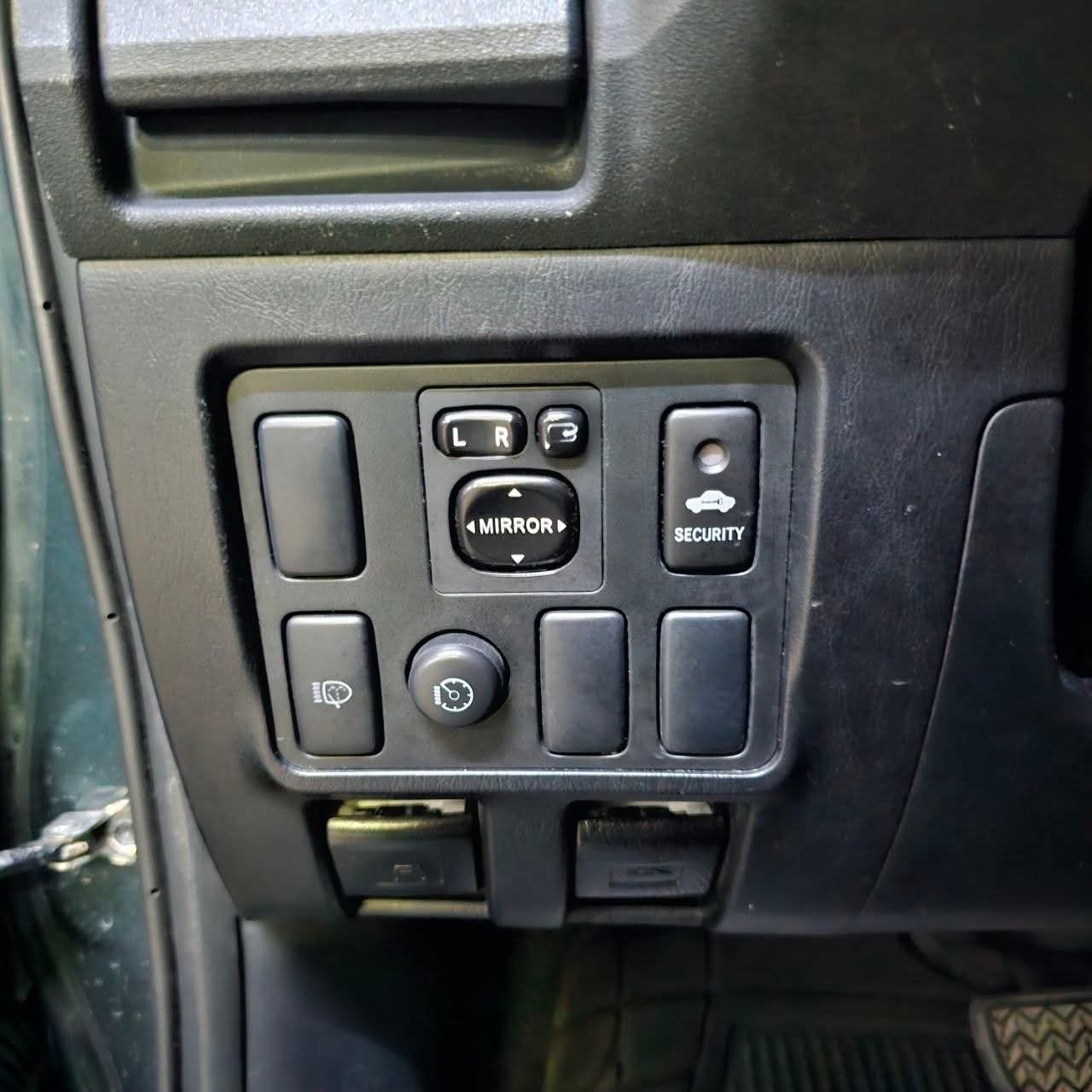 
								2015 Toyota Fortuner 2.5L 4X2 V DSL AT full									