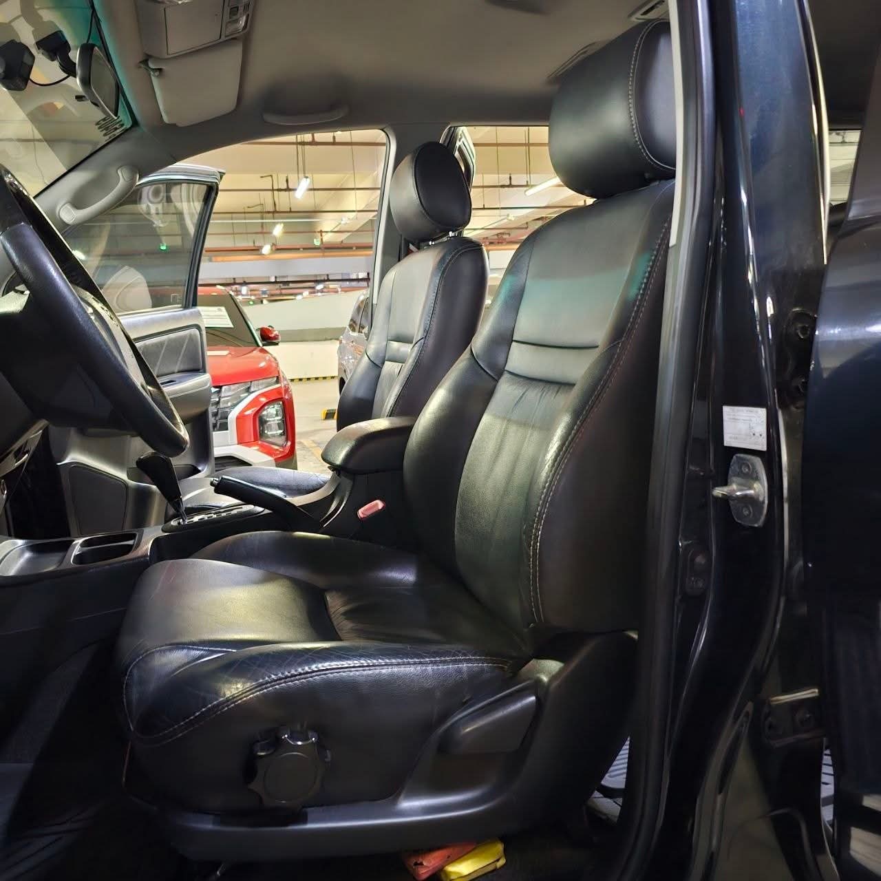 
								2015 Toyota Fortuner 2.5L 4X2 V DSL AT full									