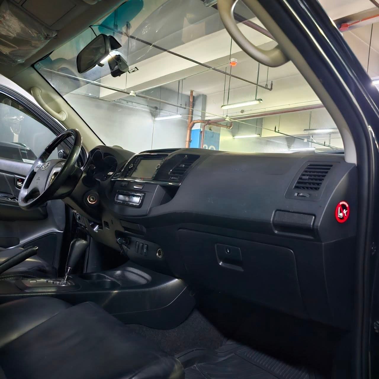 
								2015 Toyota Fortuner 2.5L 4X2 V DSL AT full									