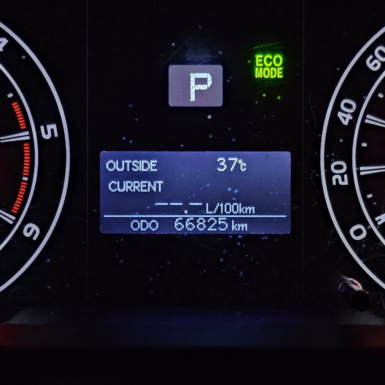 
								2023 Toyota Innova E 2.8L 4X2 DSL AT full									