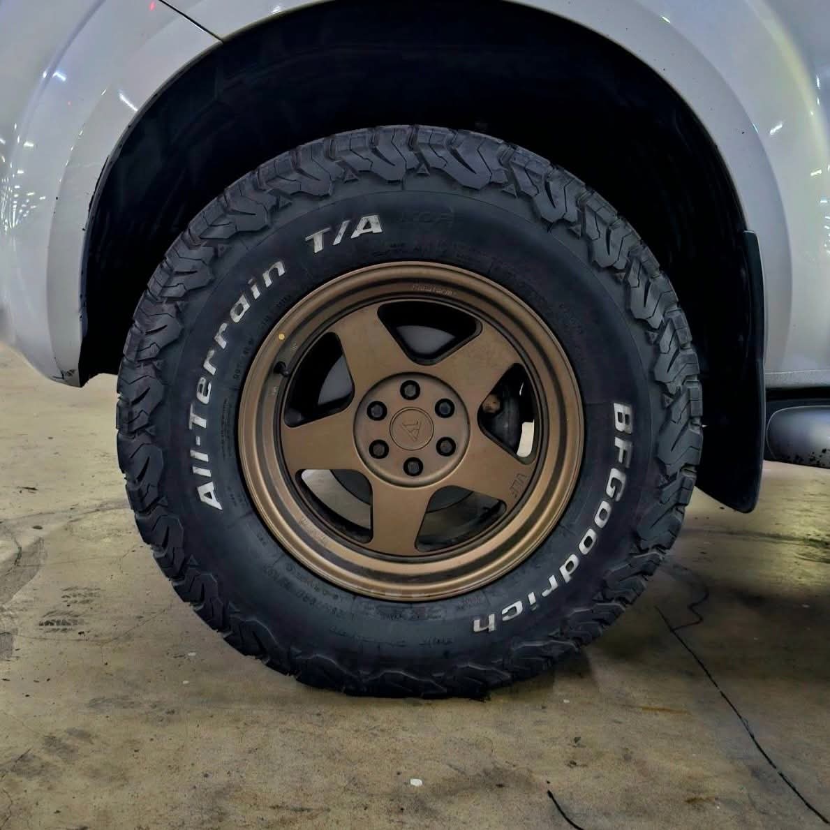 
								2020 Nissan Terra VE 2.5L 4X2 DSL AT full									