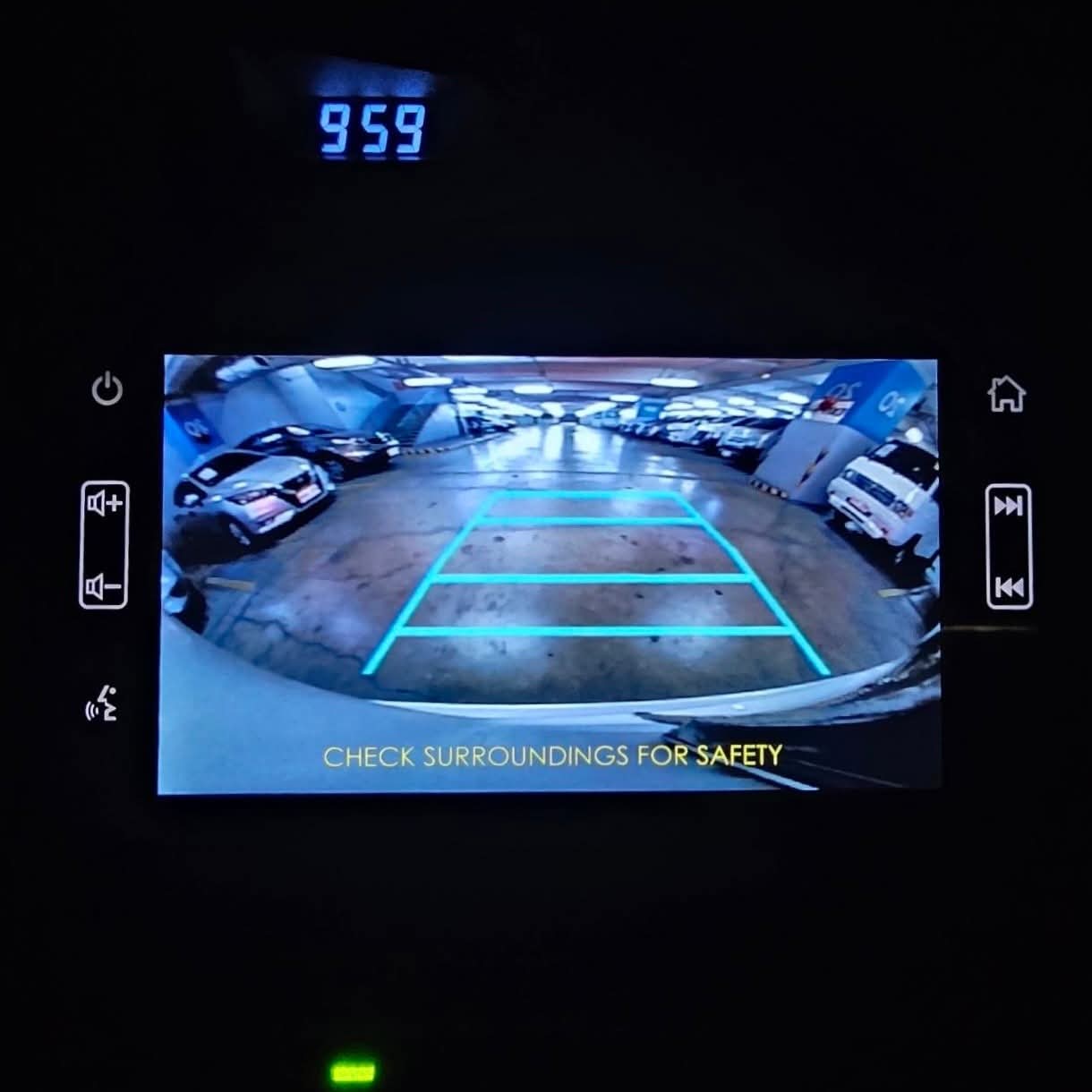 
								2025 Toyota Innova XE 2.8L DSL AT full									