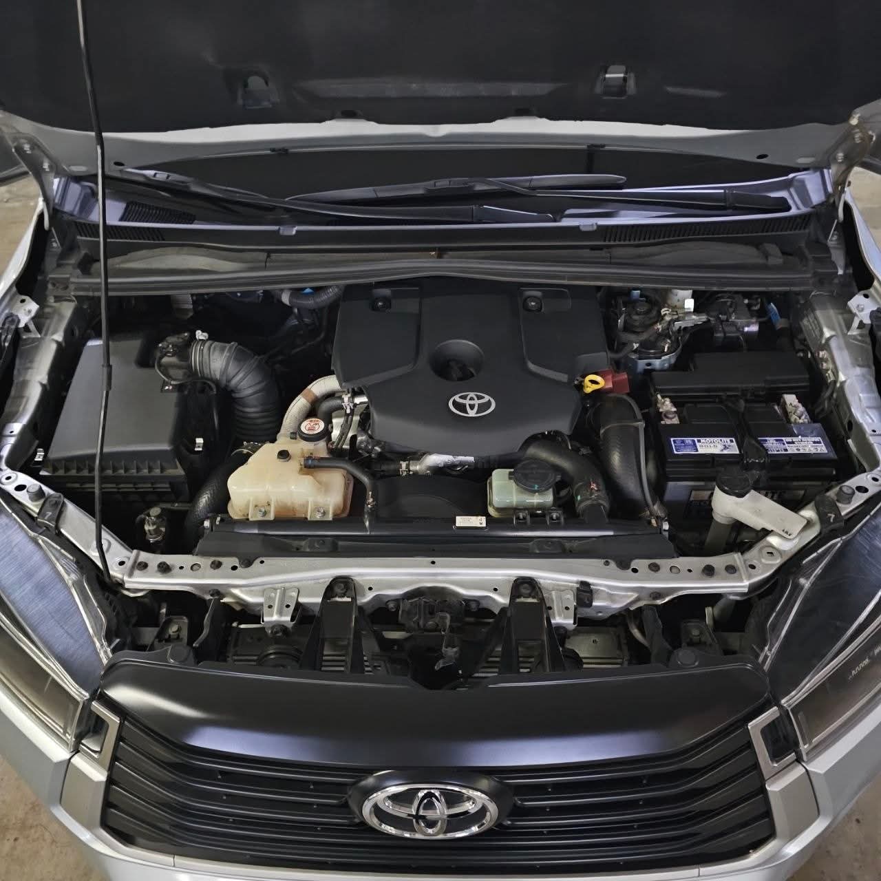 
								2025 Toyota Innova XE 2.8L DSL AT full									