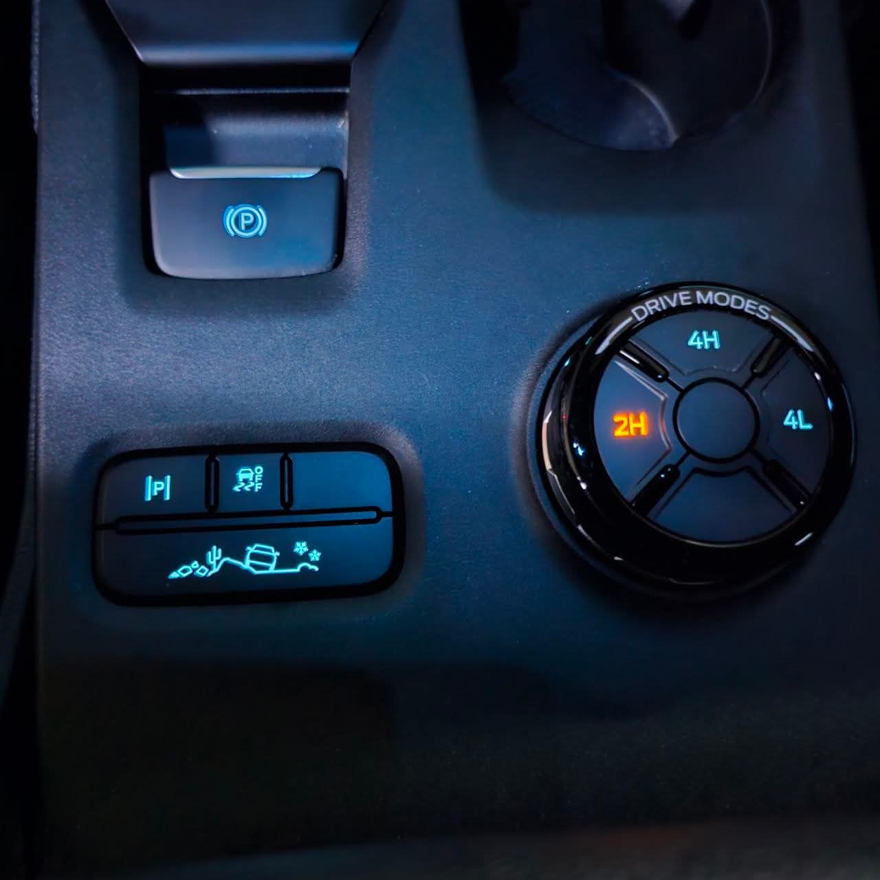 
								2024 Ford Everest 2.0L Titanium Plus 4X4 DSL AT full									