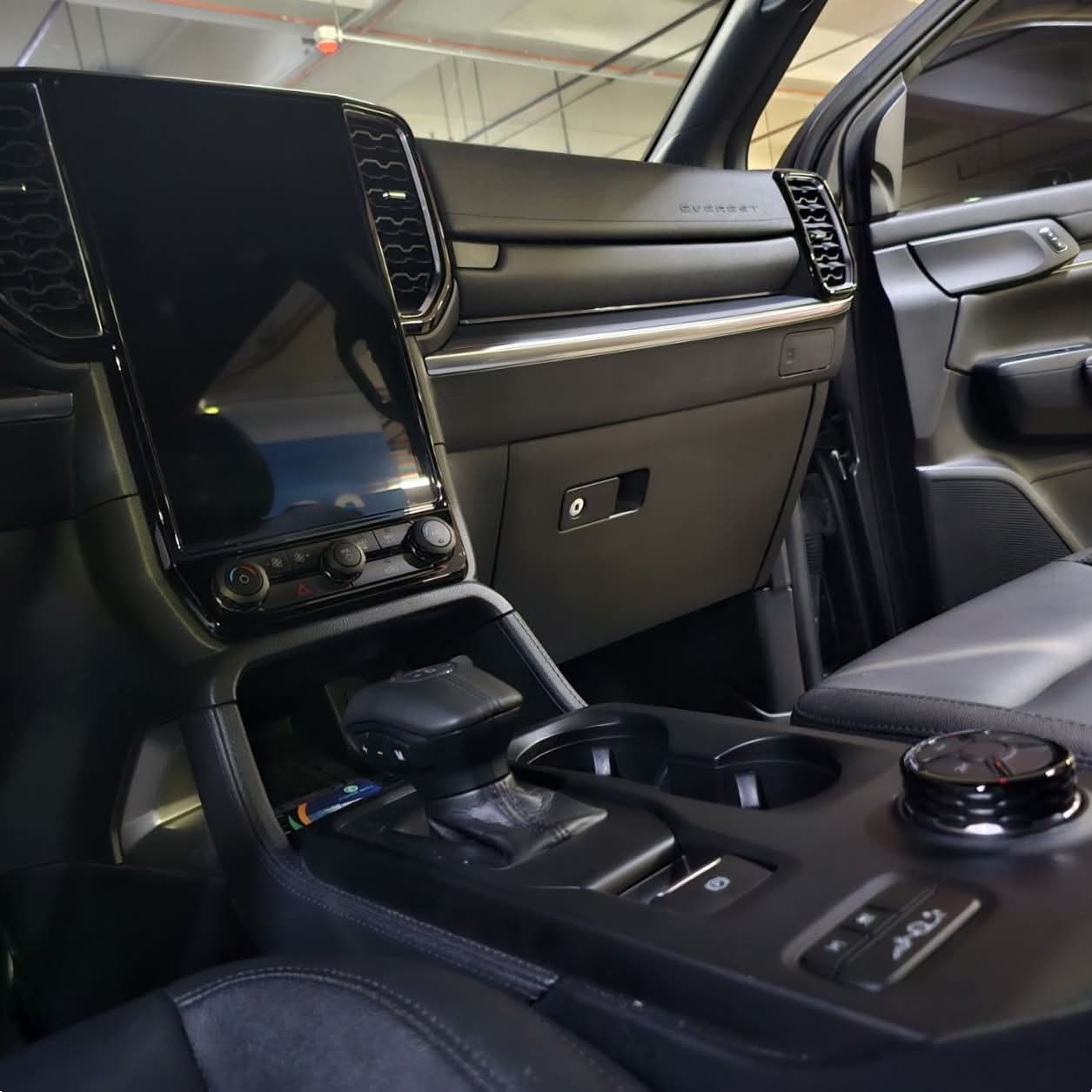
								2024 Ford Everest 2.0L Titanium Plus 4X4 DSL AT full									
