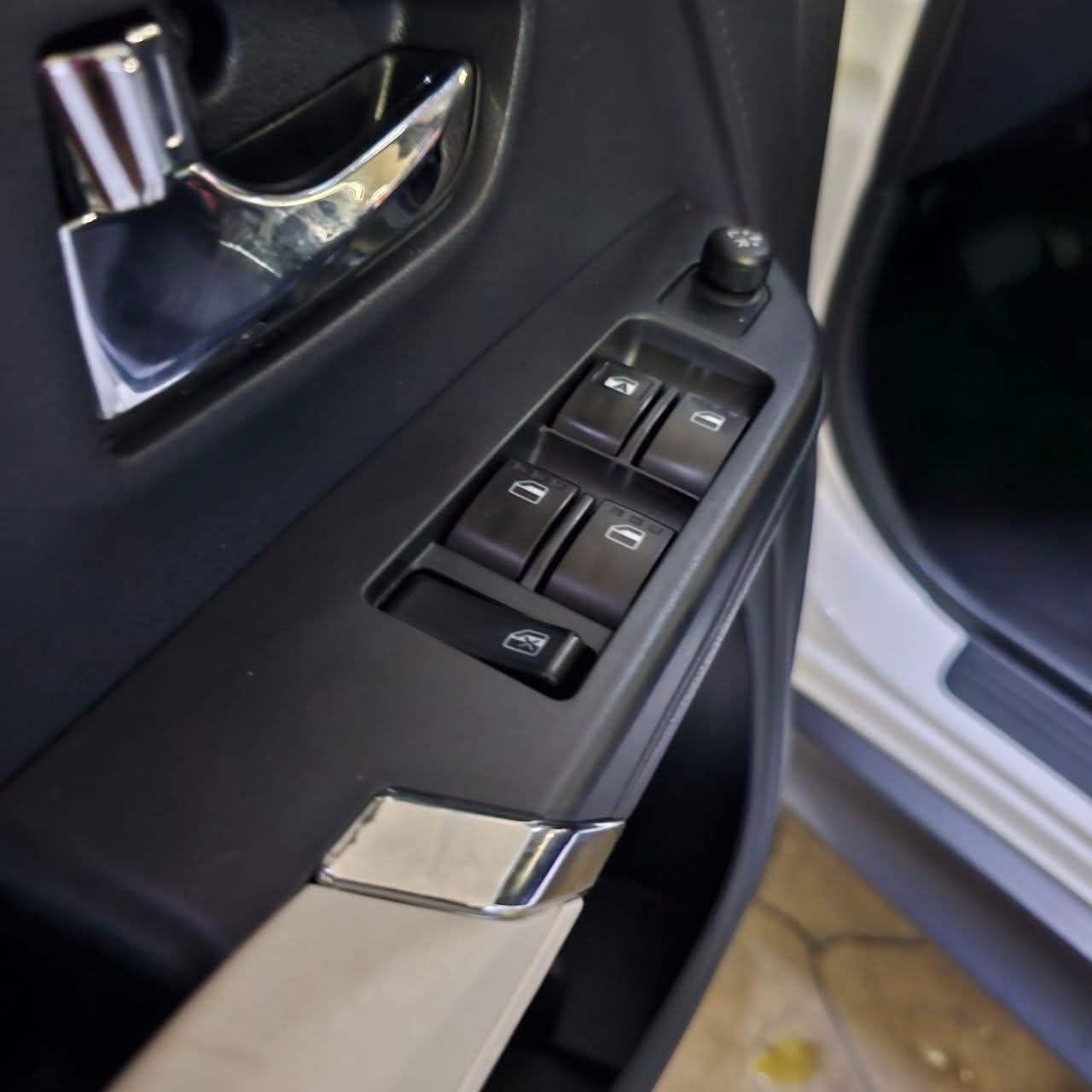 
								2019 Toyota Rush 1.5L E AT full									
