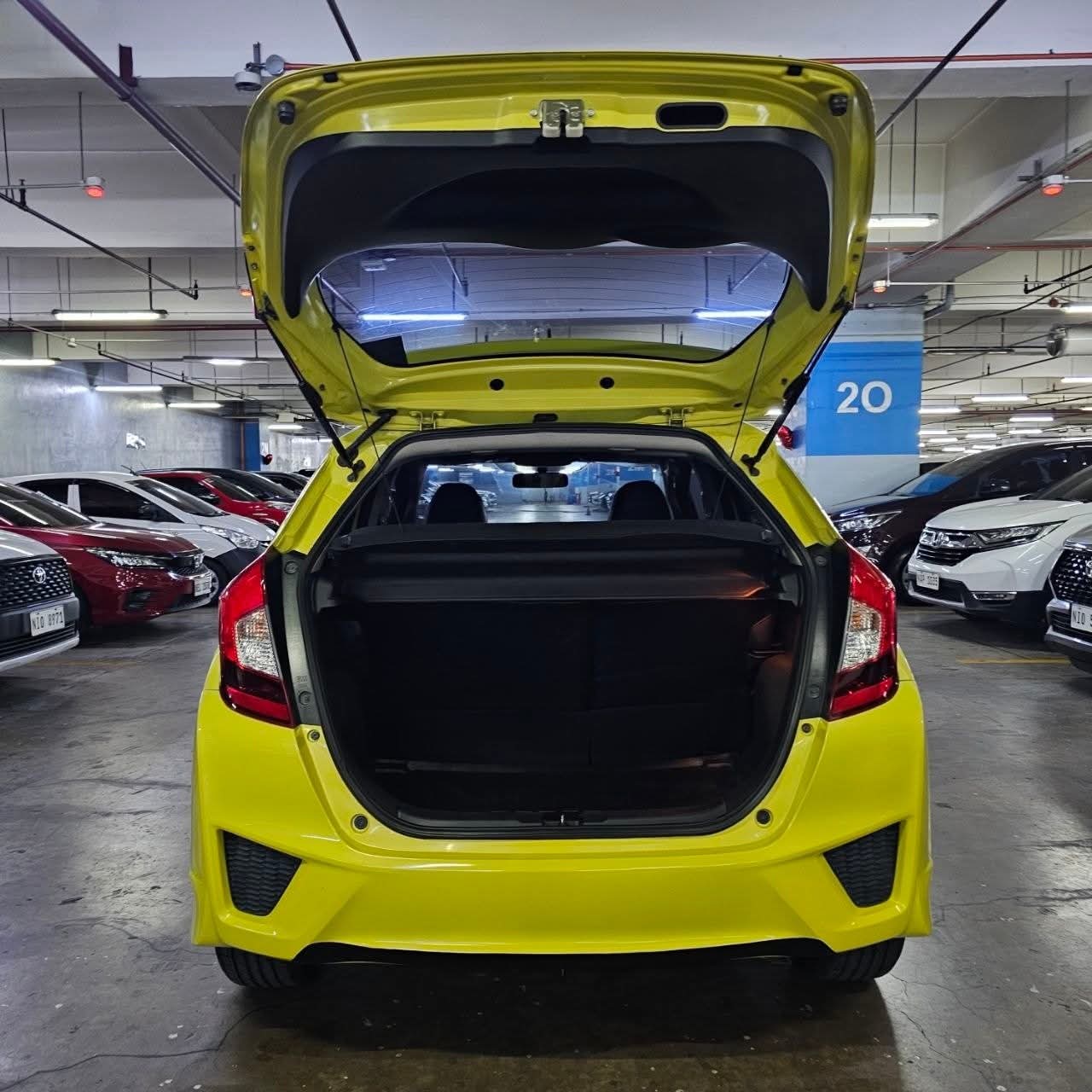 
								2016 Honda Jazz VX 1.5L i-VTEC AT full									