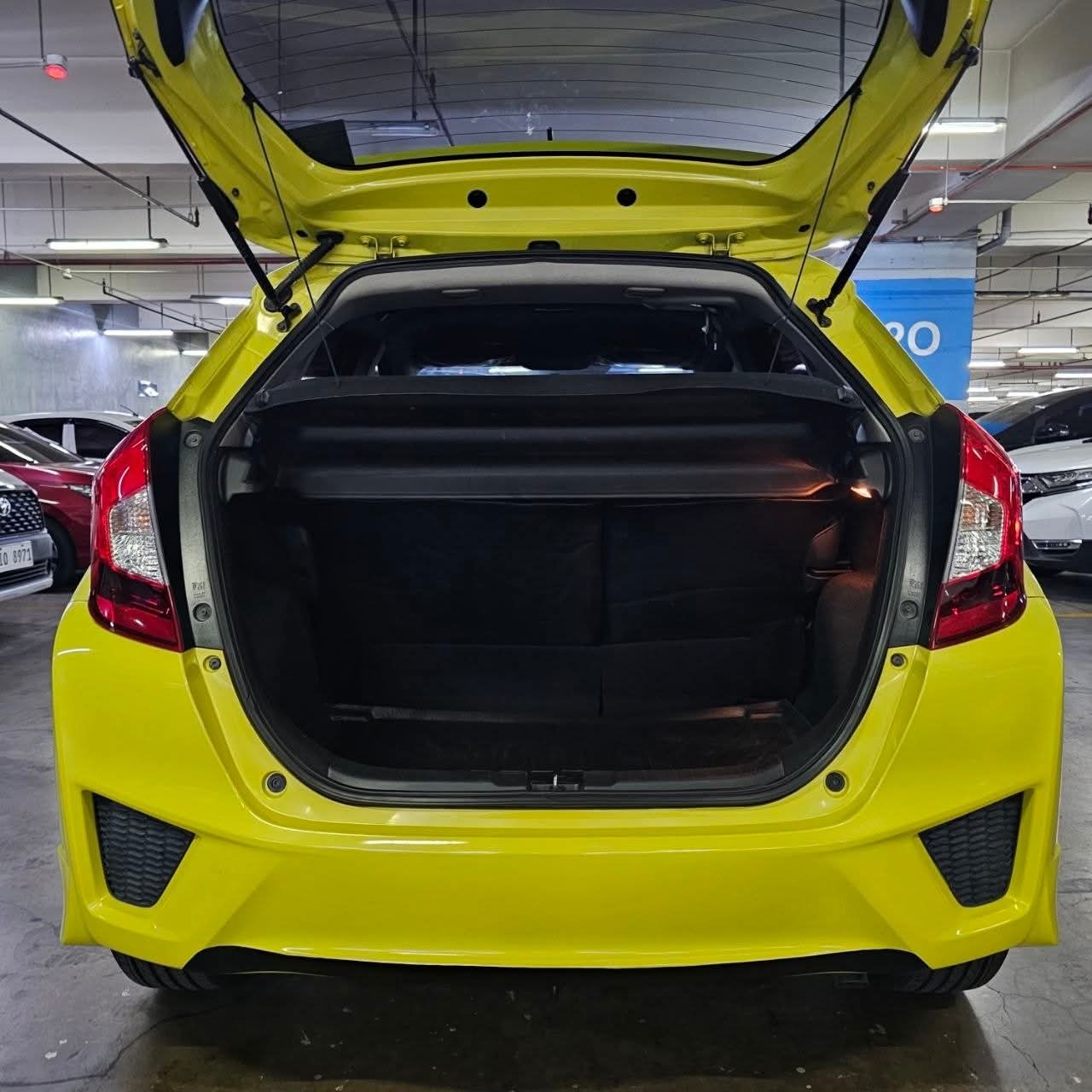 
								2016 Honda Jazz VX 1.5L i-VTEC AT full									