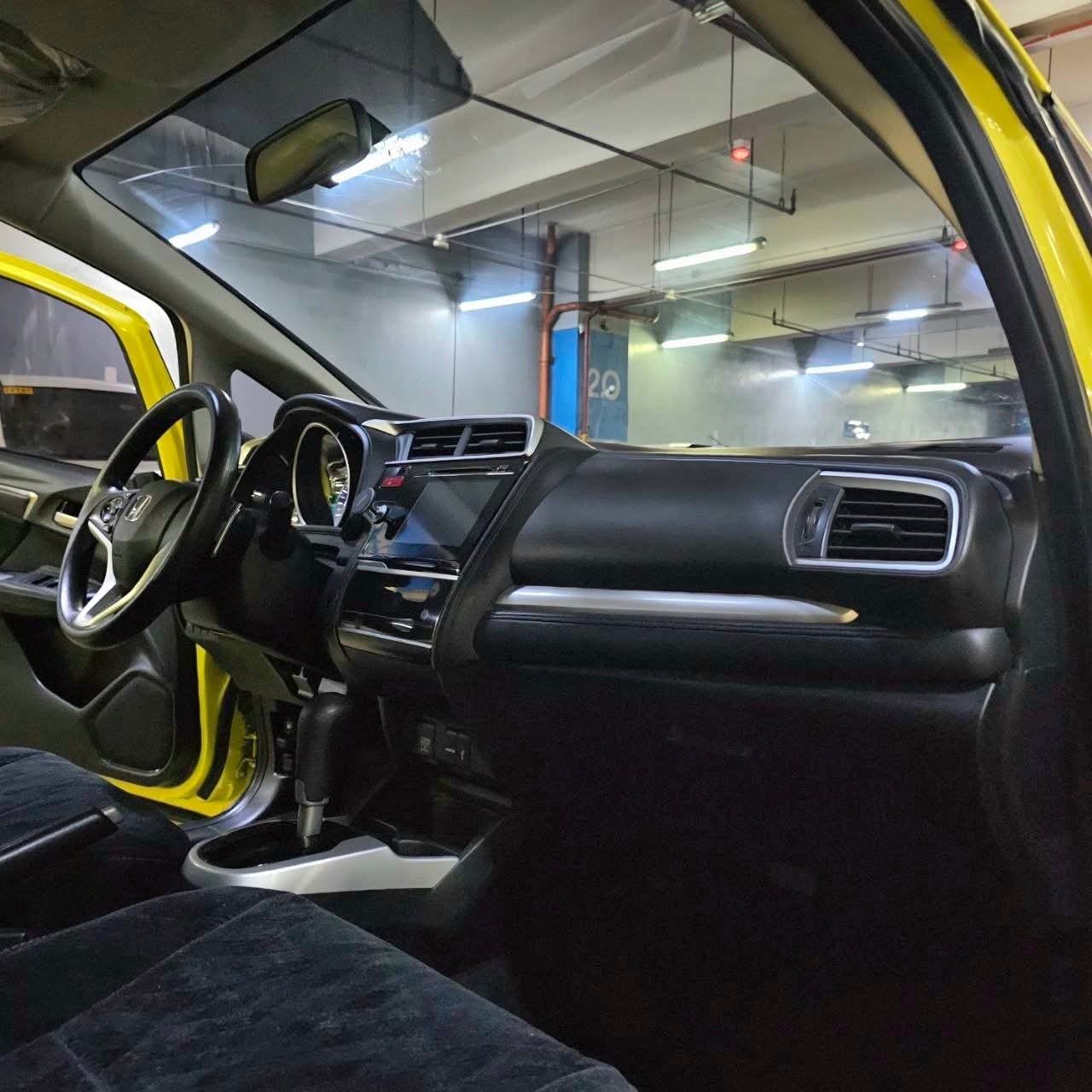 
								2016 Honda Jazz VX 1.5L i-VTEC AT full									