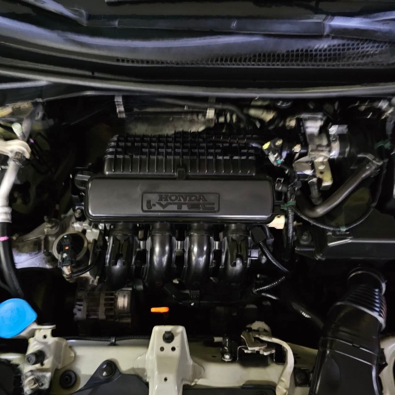 
								2016 Honda Jazz VX 1.5L i-VTEC AT full									