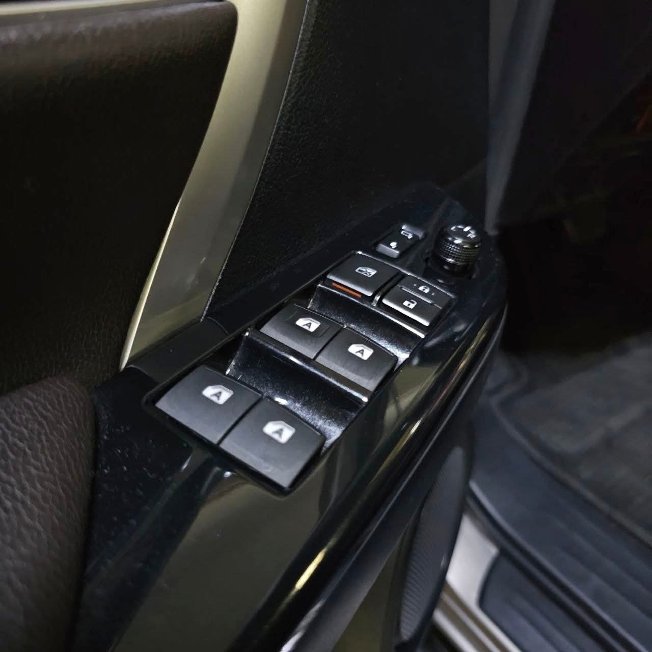 
								2017 Toyota Fortuner V 4X2 2.4L DSL AT full									