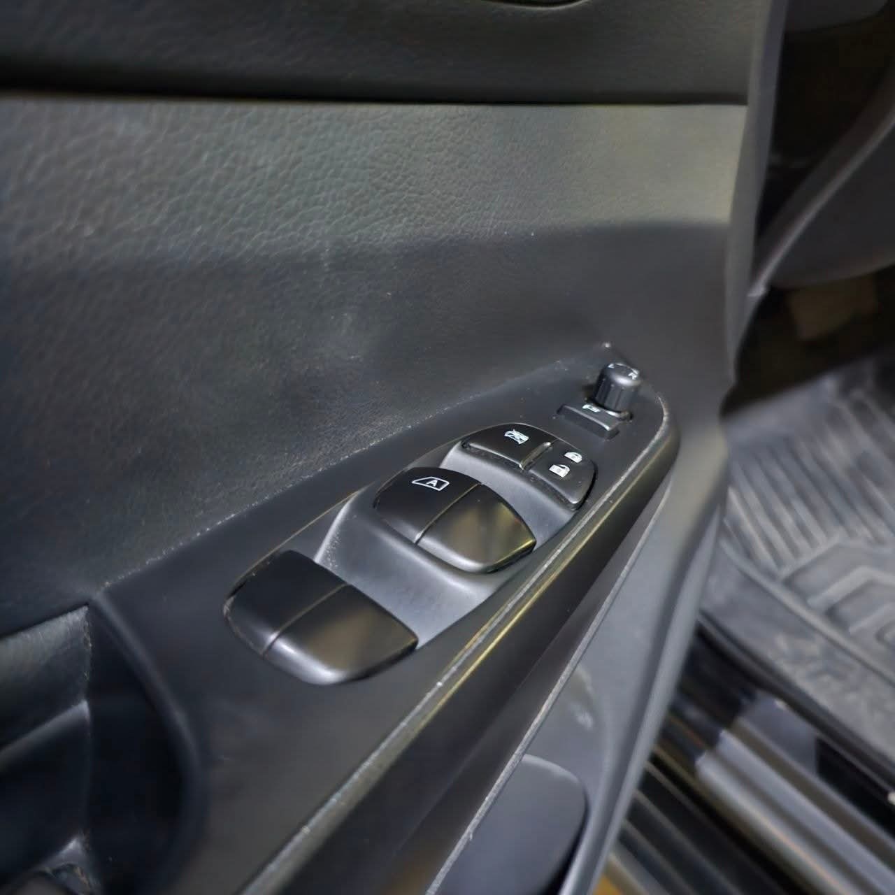 
								2023 Nissan Navara 2.5L 4×2 VL Calibre DSL AT full									