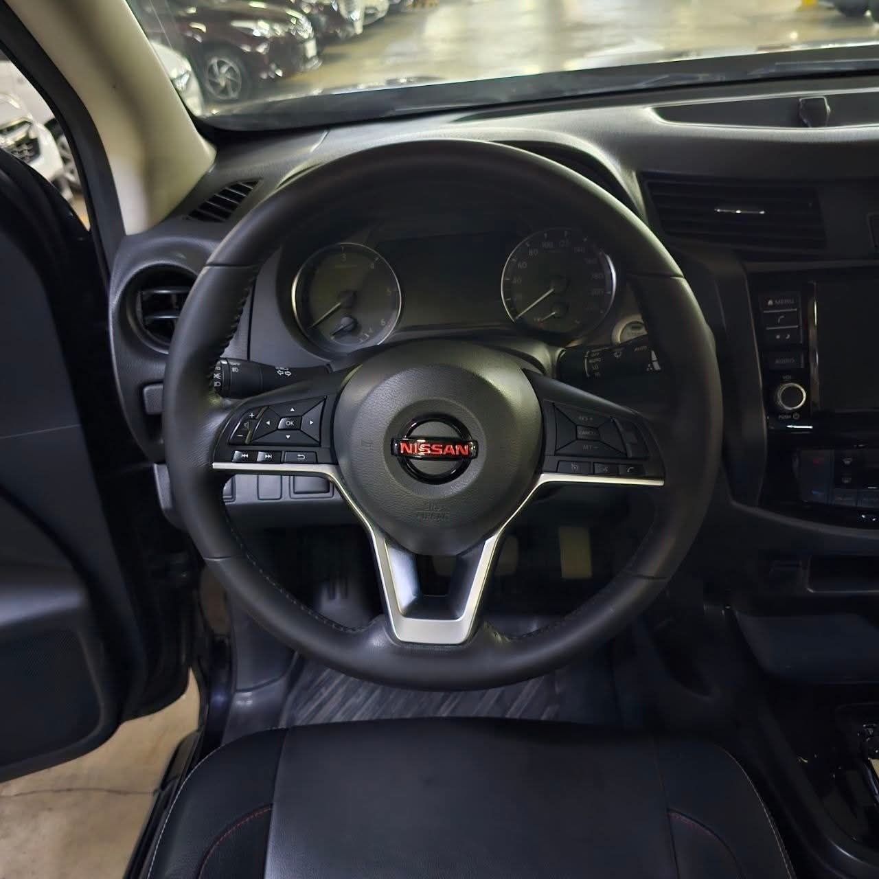 
								2023 Nissan Navara 2.5L 4×2 VL Calibre DSL AT full									