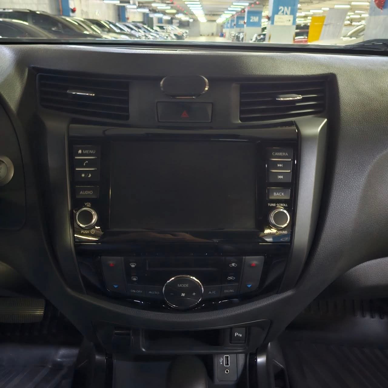
								2023 Nissan Navara 2.5L 4×2 VL Calibre DSL AT full									